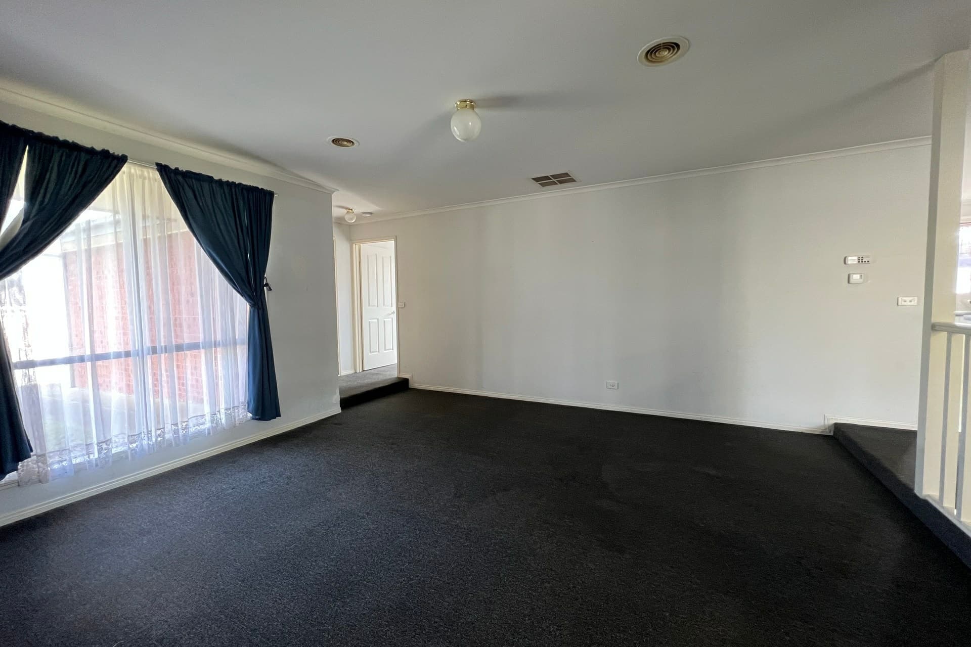 14 Alamanda Way Cranbourne VIC, Cranbourne North - Thumbnail 3