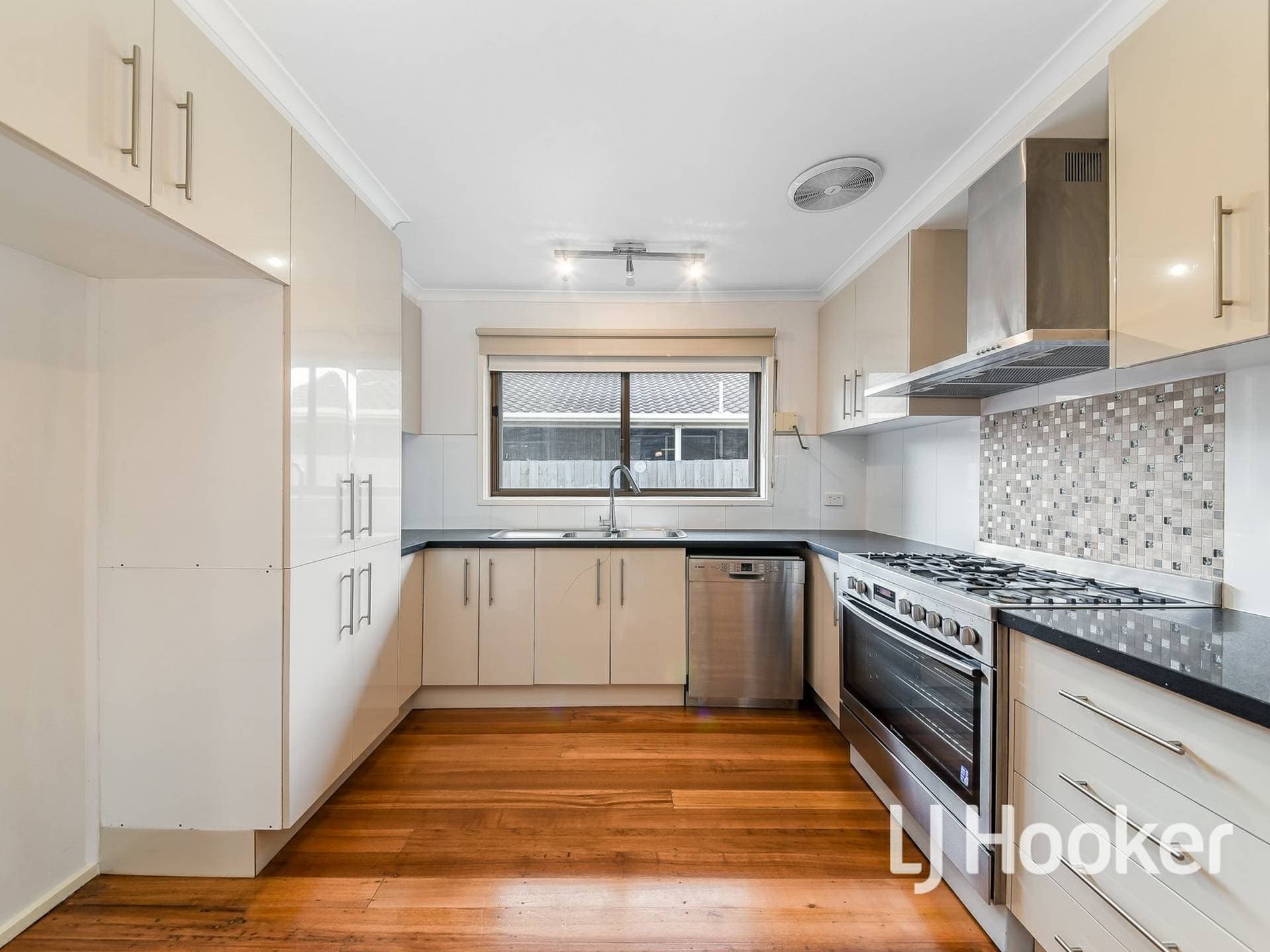 4 Rosalie Avenue Cranbourne VIC, Cranbourne - Thumbnail 3