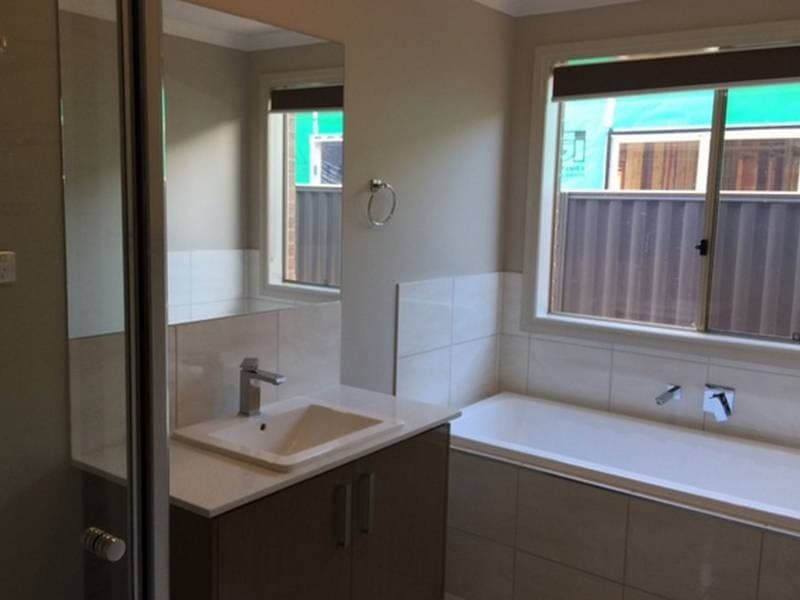 45 Elmslie drive Cranbourne East VIC, Cranbourne East - Image 1