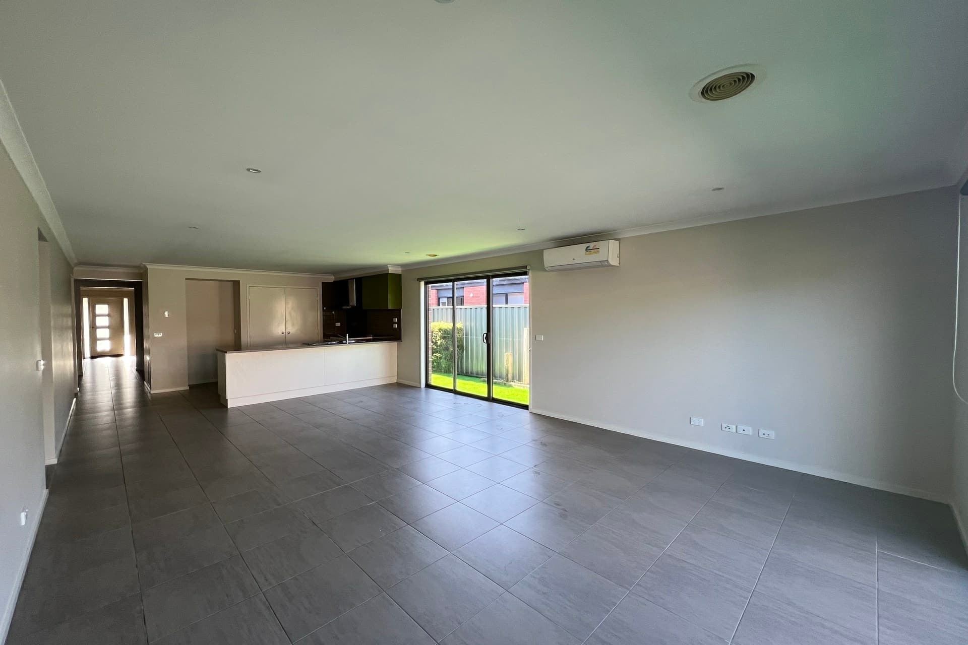 127 Scotsdale Drive Cranbourne East VIC, Cranbourne East - Thumbnail 5