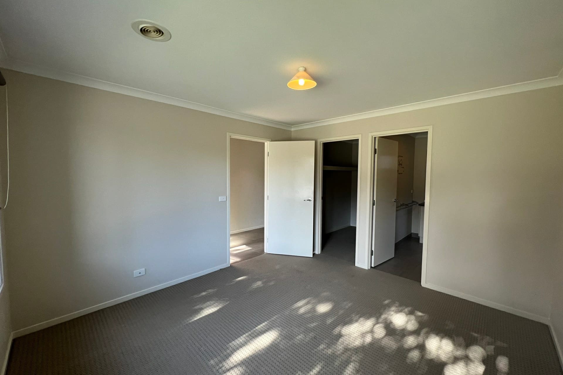 127 Scotsdale Drive Cranbourne East VIC, Cranbourne East - Thumbnail 7