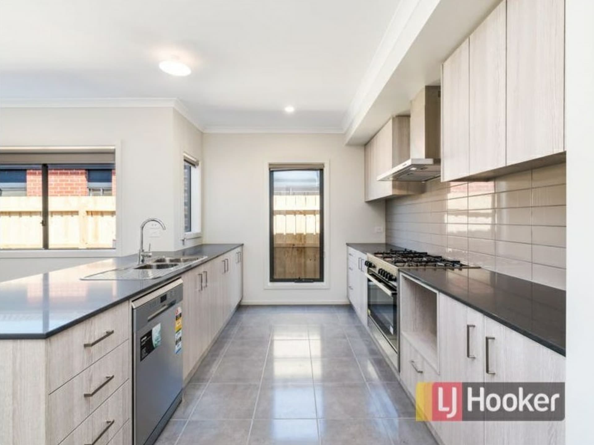 18 Chevrolet Road Cranbourne East VIC, Cranbourne East - Thumbnail 4