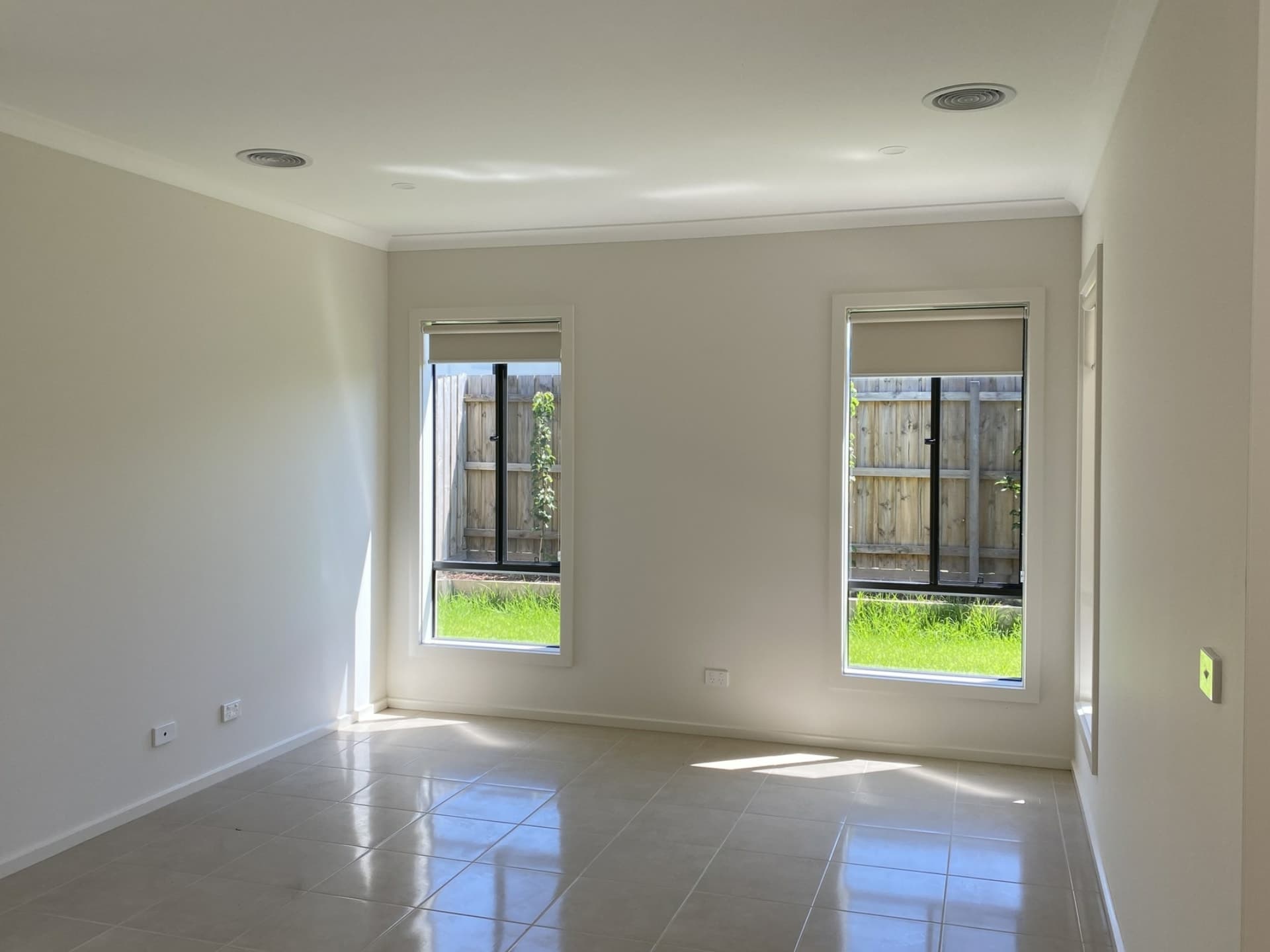 5 Camaro Drive Cranbourne East VIC, Cranbourne East - Thumbnail 4