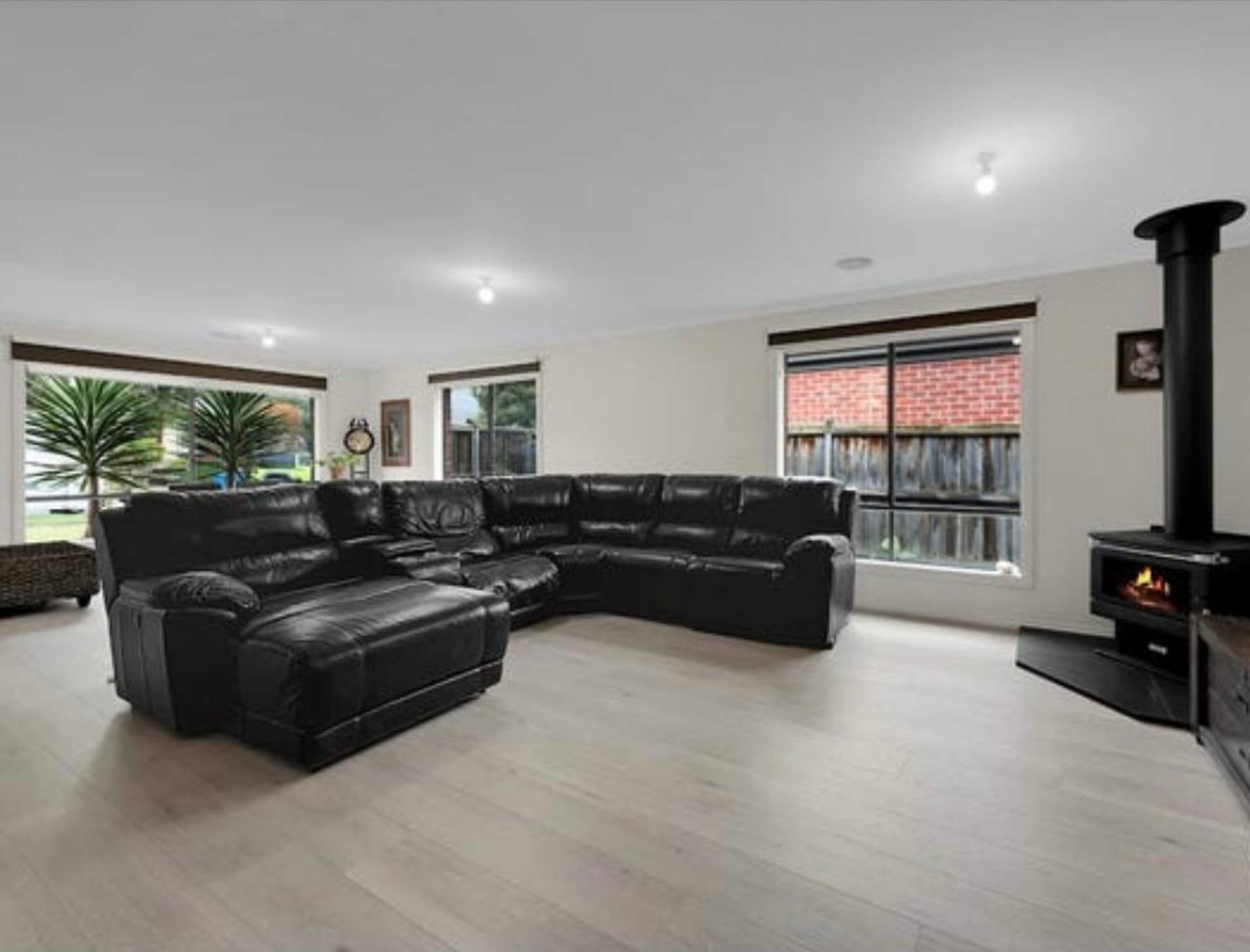 14 Thunderbolt Drive Cranbourne East VIC, Cranbourne East - Thumbnail 3