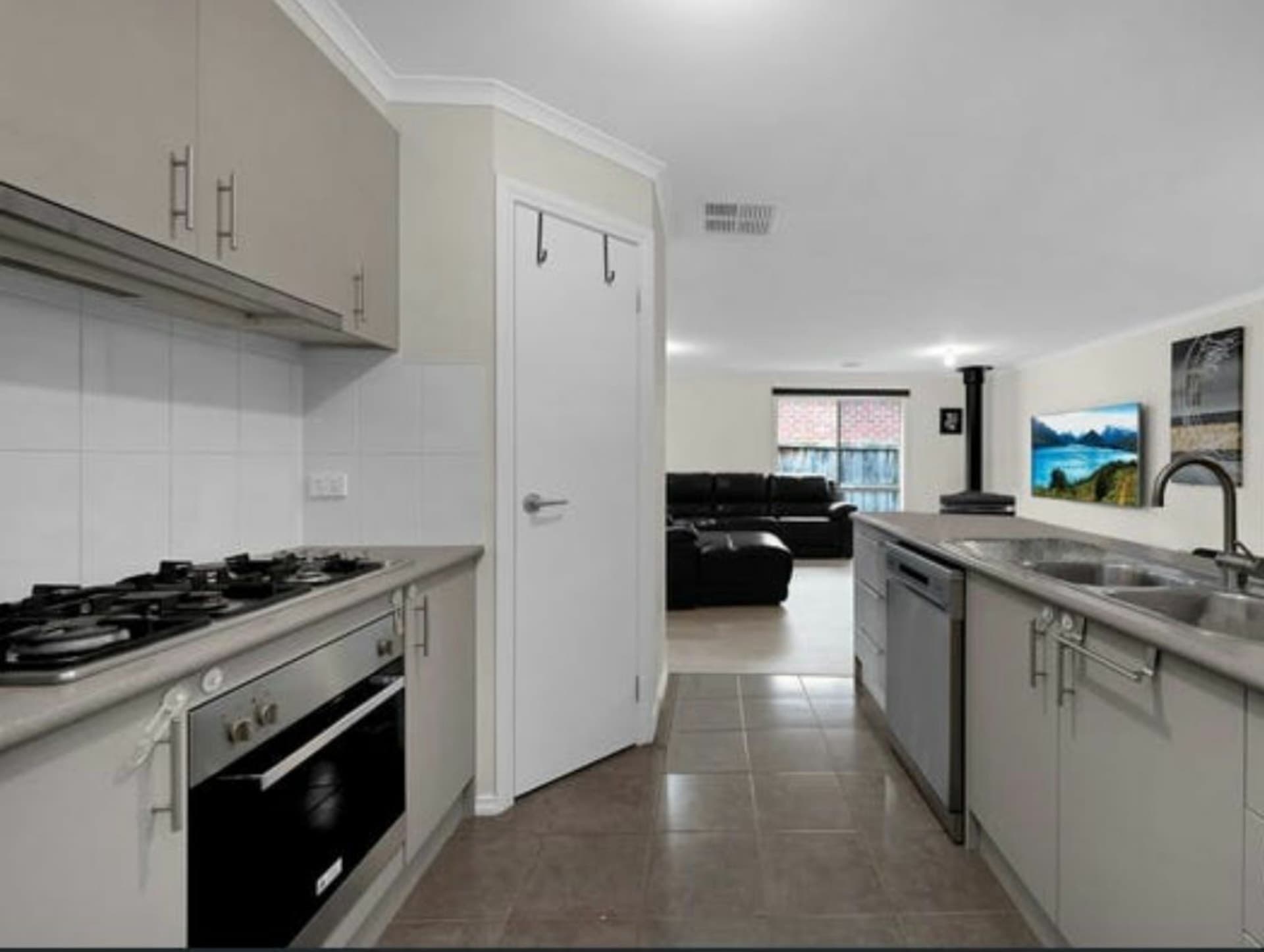 14 Thunderbolt Drive Cranbourne East VIC, Cranbourne East - Thumbnail 5