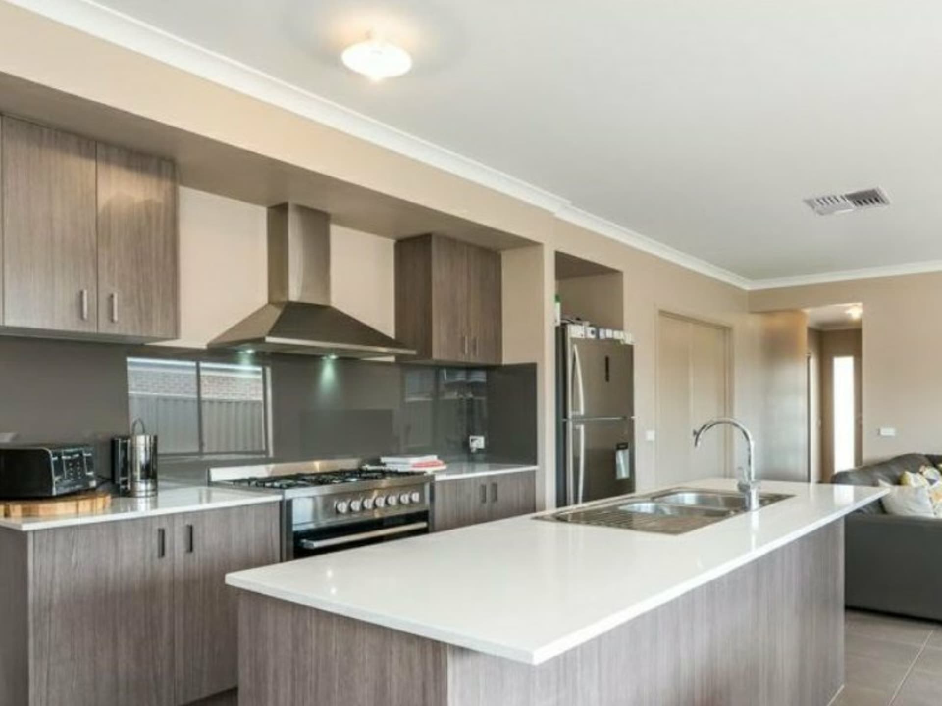18 Cortula Road Cranbourne East VIC, Cranbourne East - Thumbnail 3