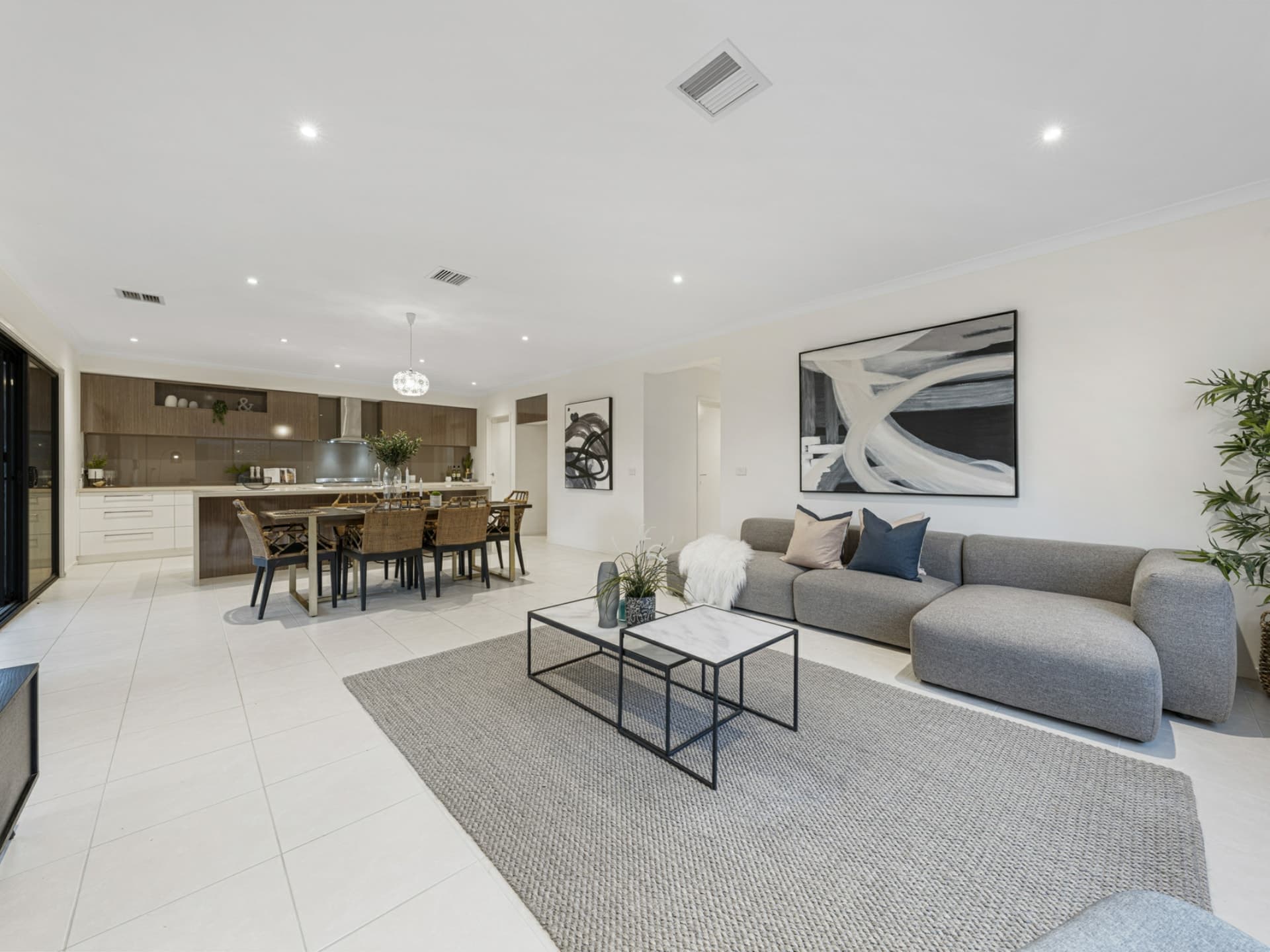 62 Tankard Drive Cranbourne East VIC, Cranbourne East - Thumbnail 2