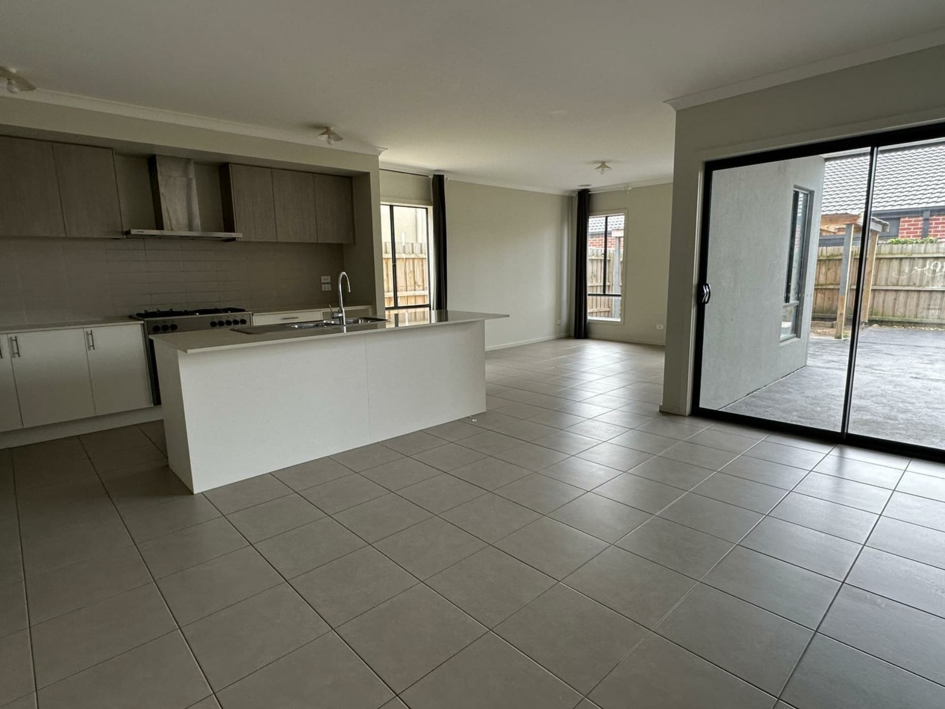 4 Aayana Street Cranbourne East VIC, Cranbourne East - Thumbnail 2