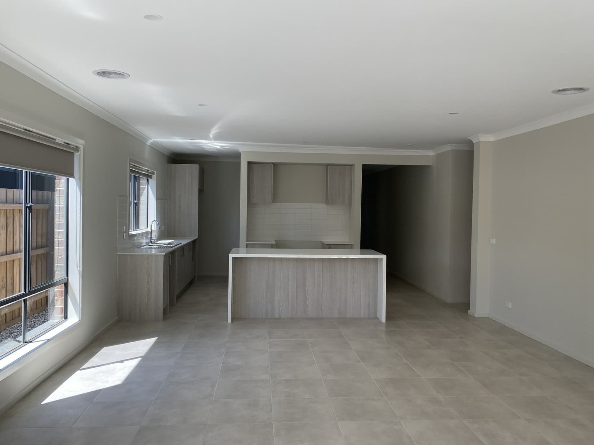 9 Camaro Drive Cranbourne East VIC, Cranbourne East - Thumbnail 3