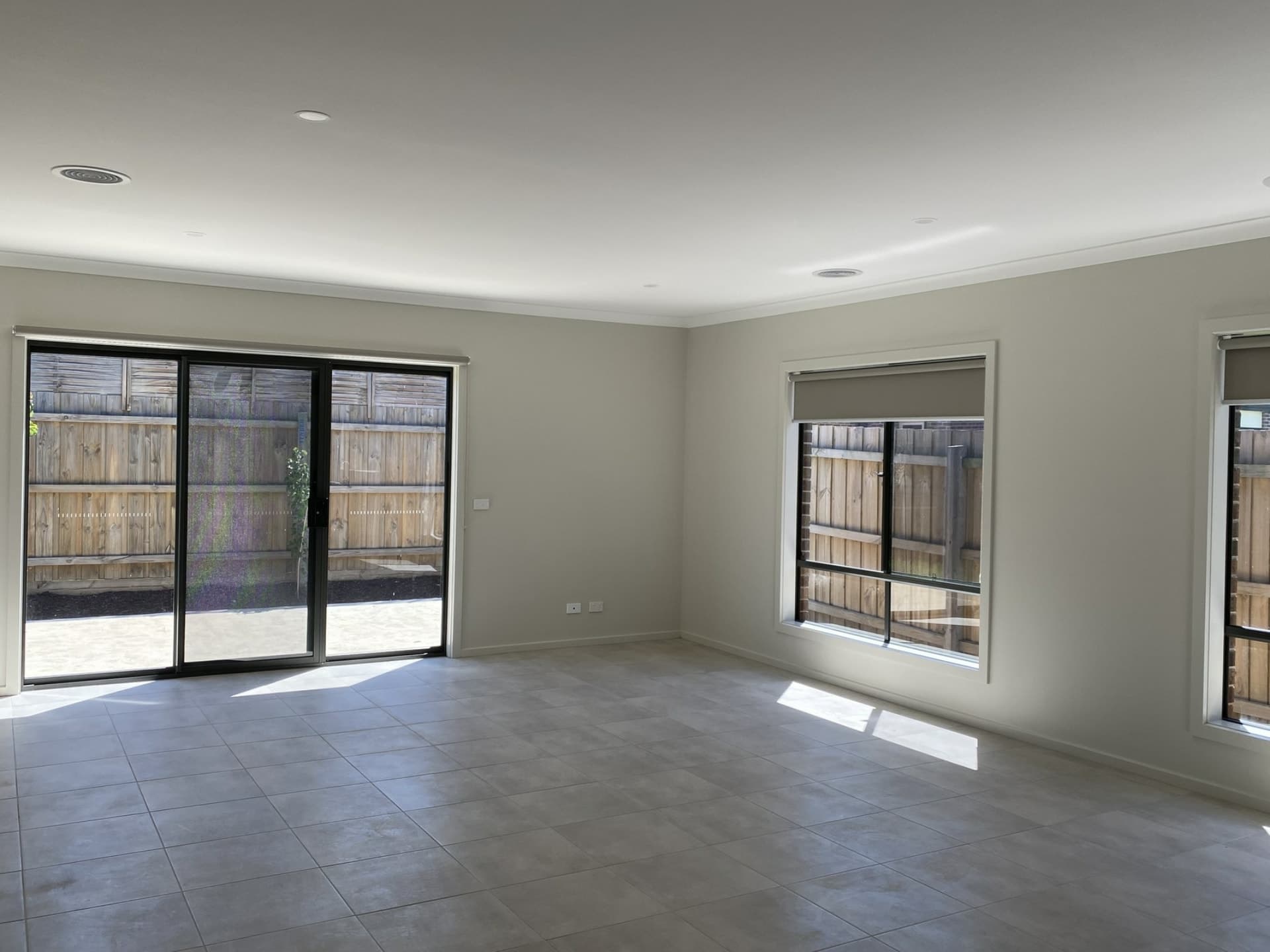9 Camaro Drive Cranbourne East VIC, Cranbourne East - Thumbnail 5