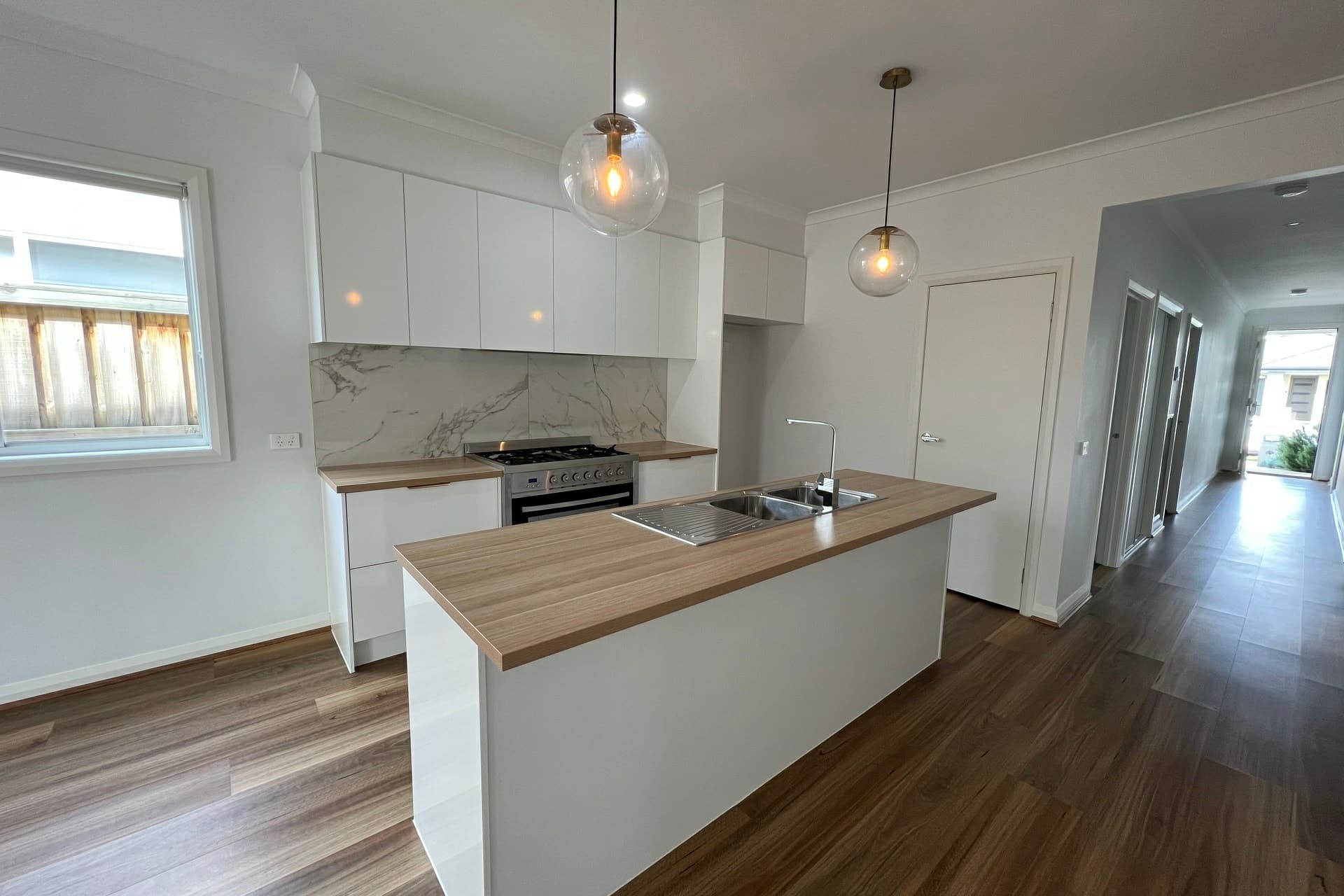 10 Diplomat Crescent Cranbourne South VIC, Cranbourne South - Thumbnail 2