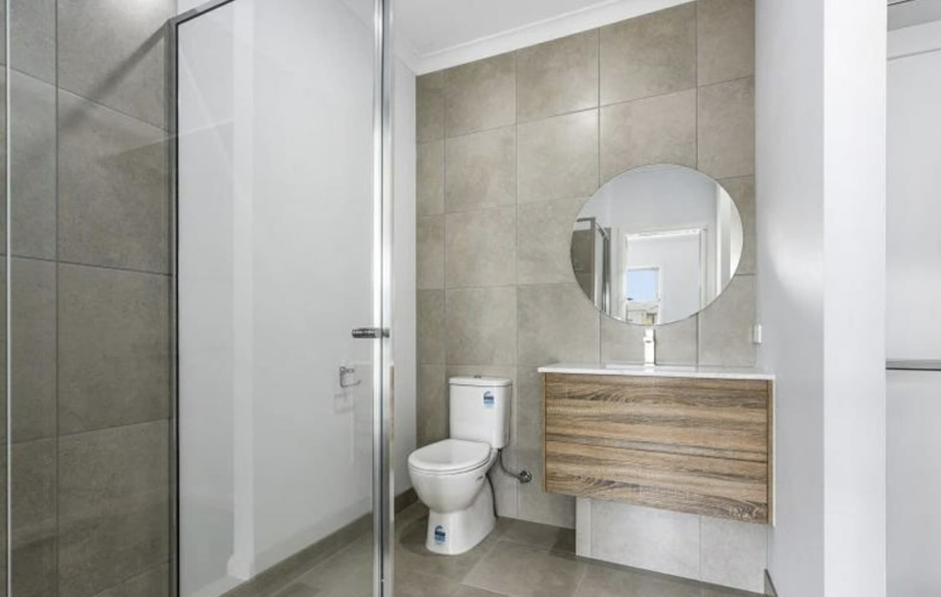 10 Diplomat Crescent Cranbourne South VIC, Cranbourne South - Thumbnail 4