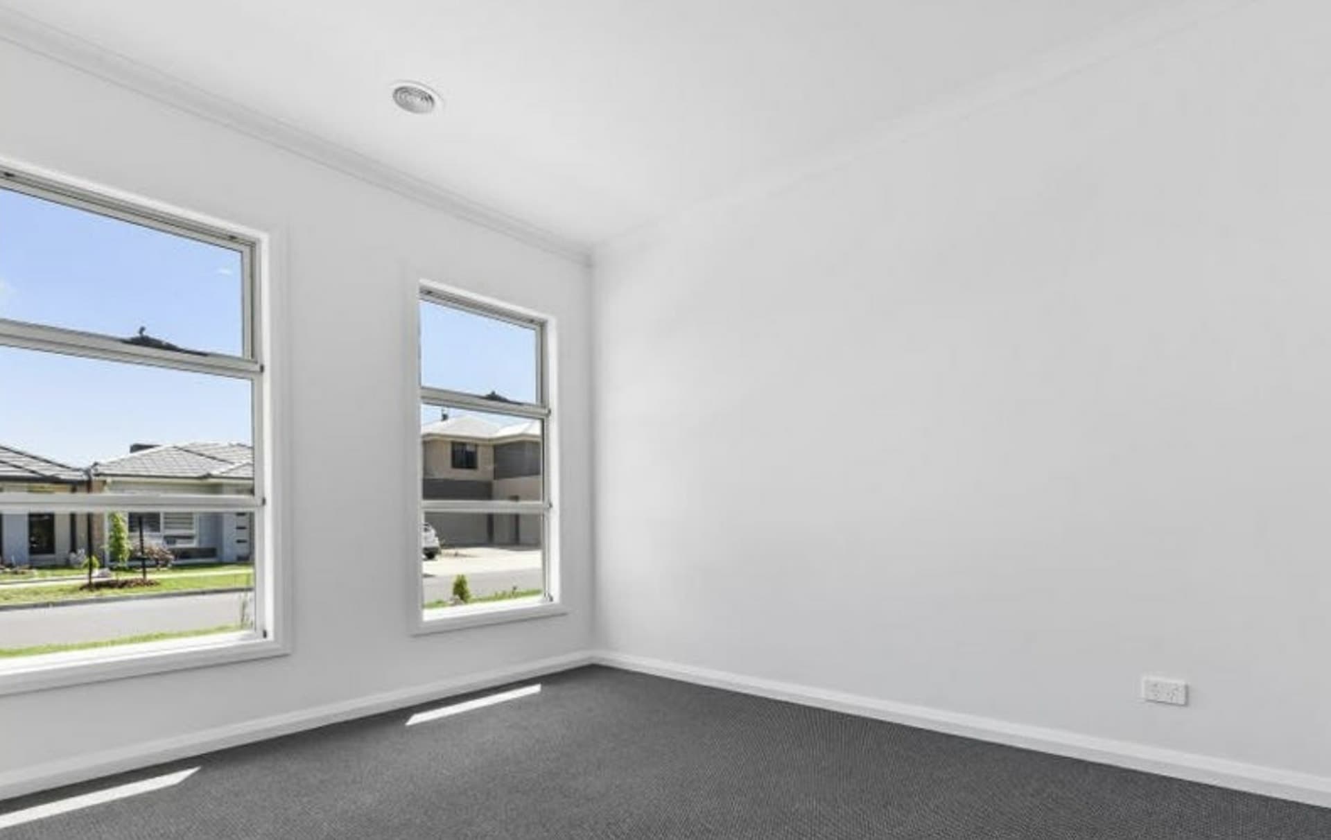 10 Diplomat Crescent Cranbourne South VIC, Cranbourne South - Thumbnail 5