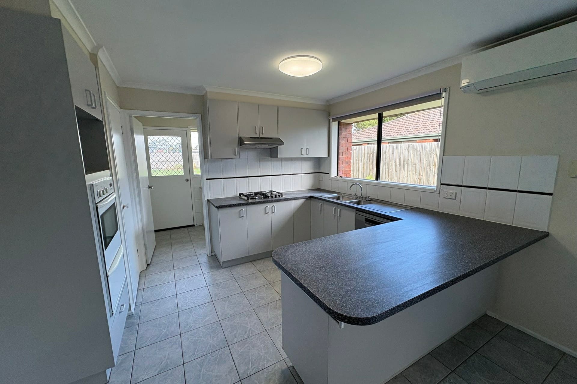 28 McGuigan Drive Cranbourne West VIC, Cranbourne West - Thumbnail 3