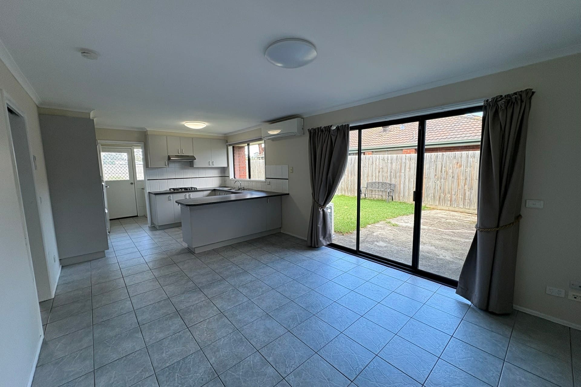 28 McGuigan Drive Cranbourne West VIC, Cranbourne West - Thumbnail 4