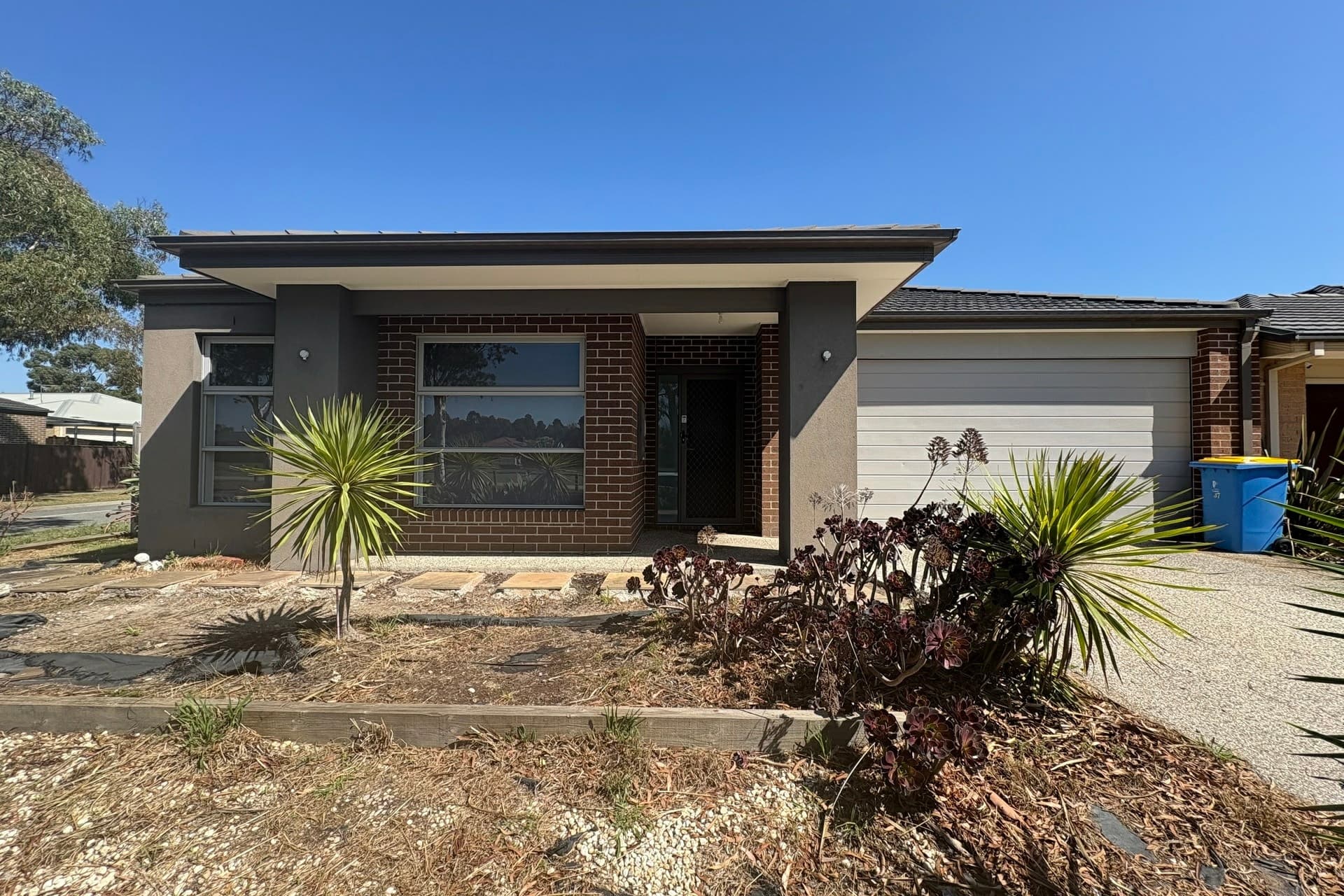 37 Copernicus Circuit Cranbourne West VIC, Cranbourne West - Thumbnail 2