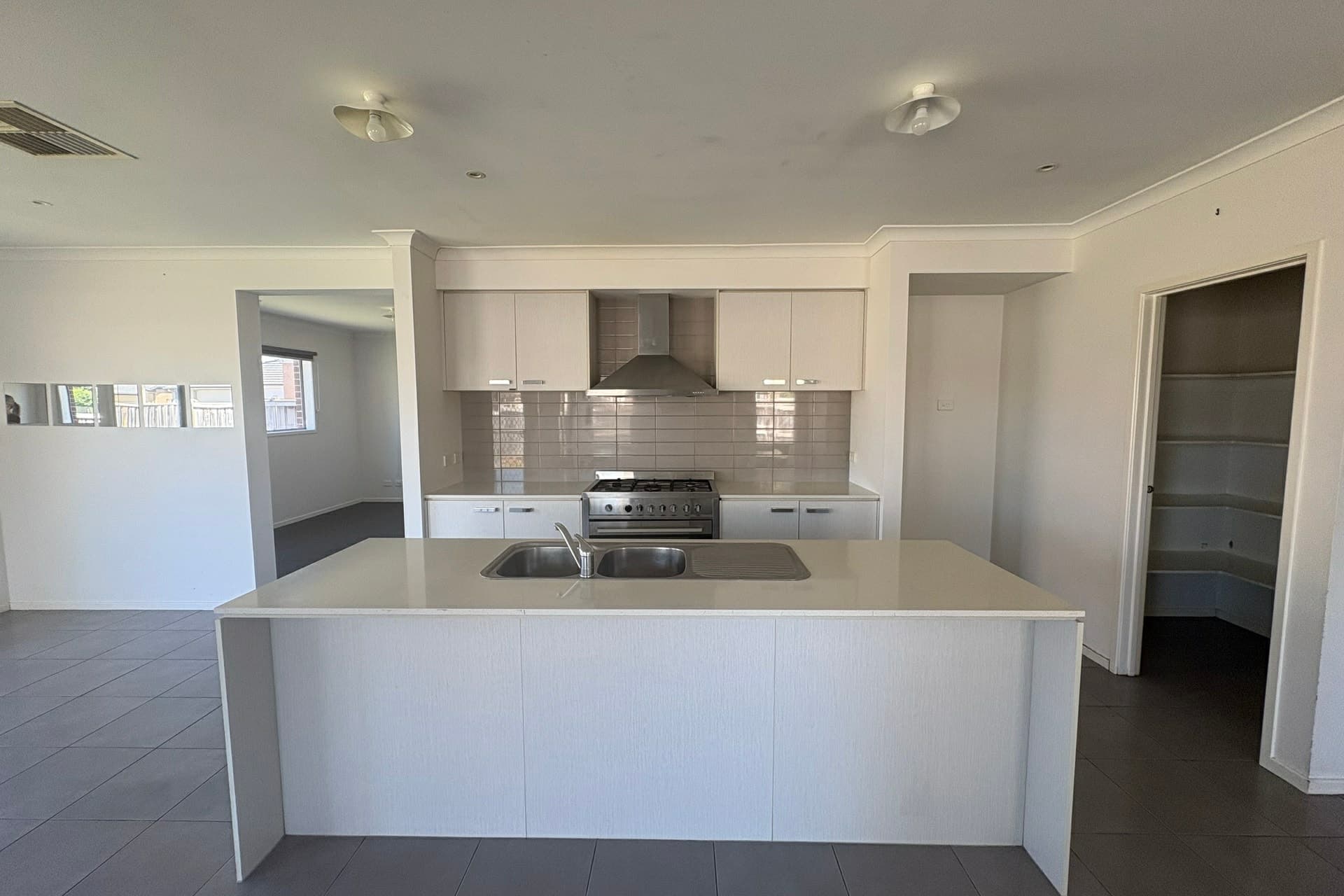 37 Copernicus Circuit Cranbourne West VIC, Cranbourne West - Thumbnail 3