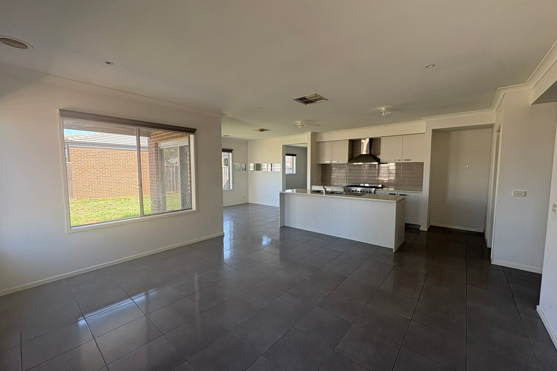 37 Copernicus Circuit Cranbourne West VIC, Cranbourne West - Thumbnail 5