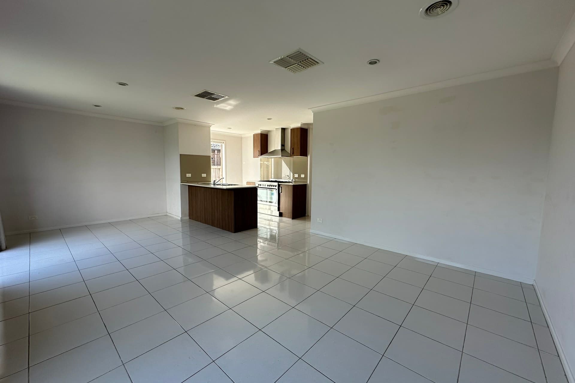6 Red Poll Road Cranbourne West VIC, Cranbourne West - Thumbnail 4