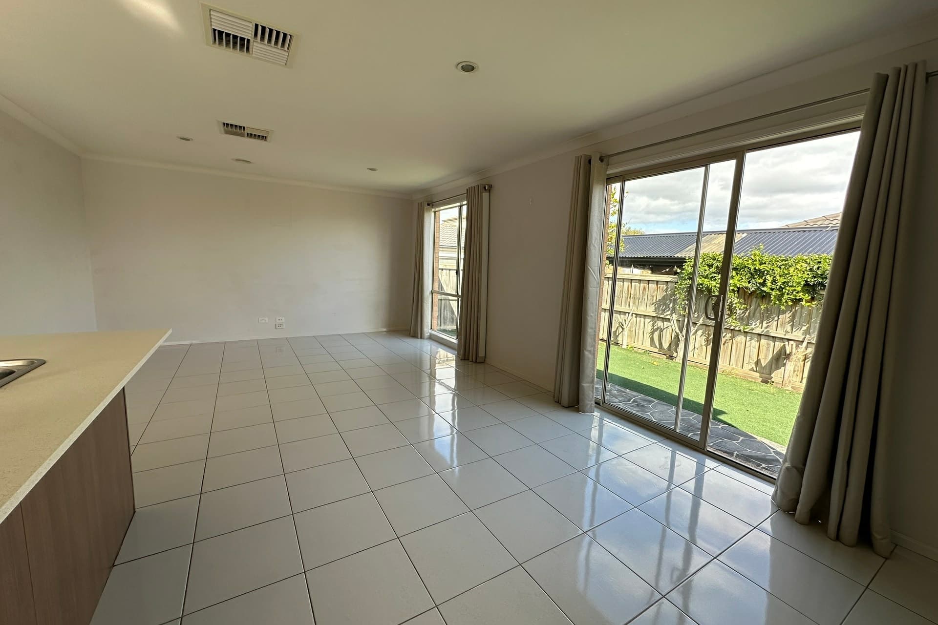 6 Red Poll Road Cranbourne West VIC, Cranbourne West - Thumbnail 5