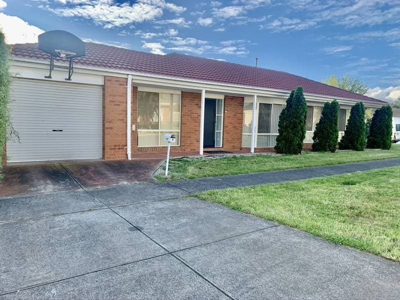 6 Jaye Place Cranbourne West VIC, Cranbourne West - Thumbnail 2