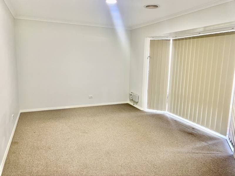 6 Jaye Place Cranbourne West VIC, Cranbourne West - Thumbnail 3