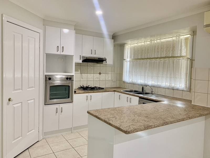 6 Jaye Place Cranbourne West VIC, Cranbourne West - Thumbnail 4