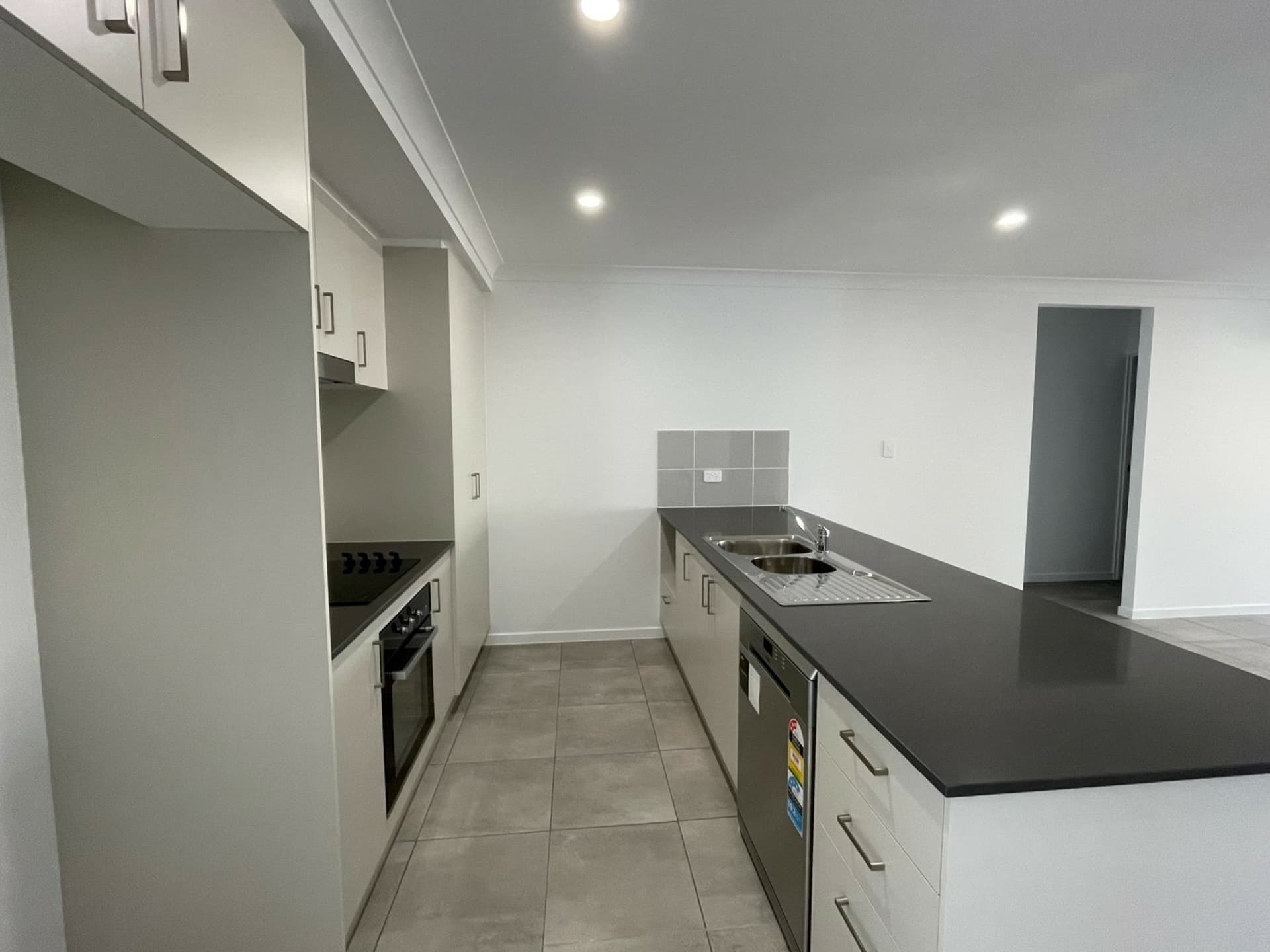 81 Adelaide Street Cranley QLD, Cranley - Thumbnail 2