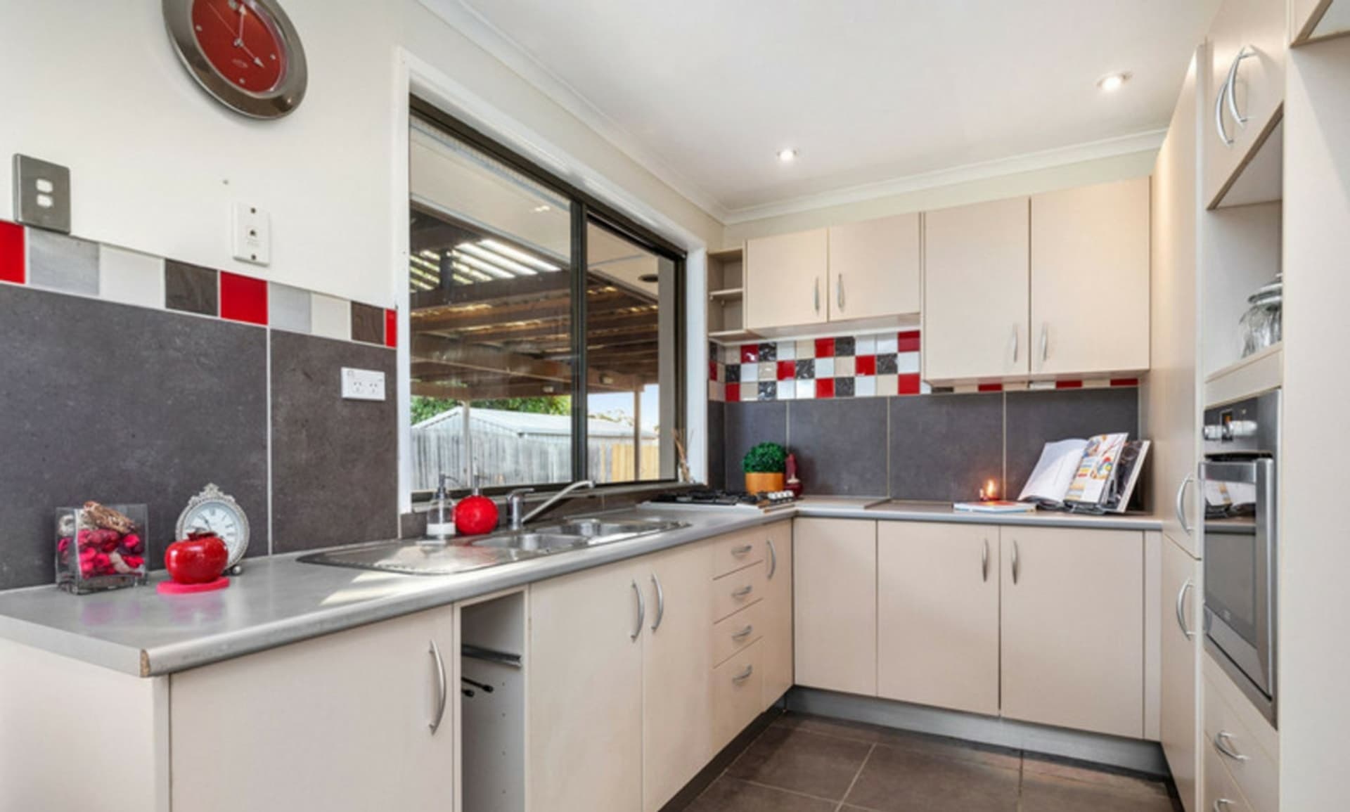 8 Southmore Street Daisy Hill QLD, Daisy Hill - Thumbnail 3