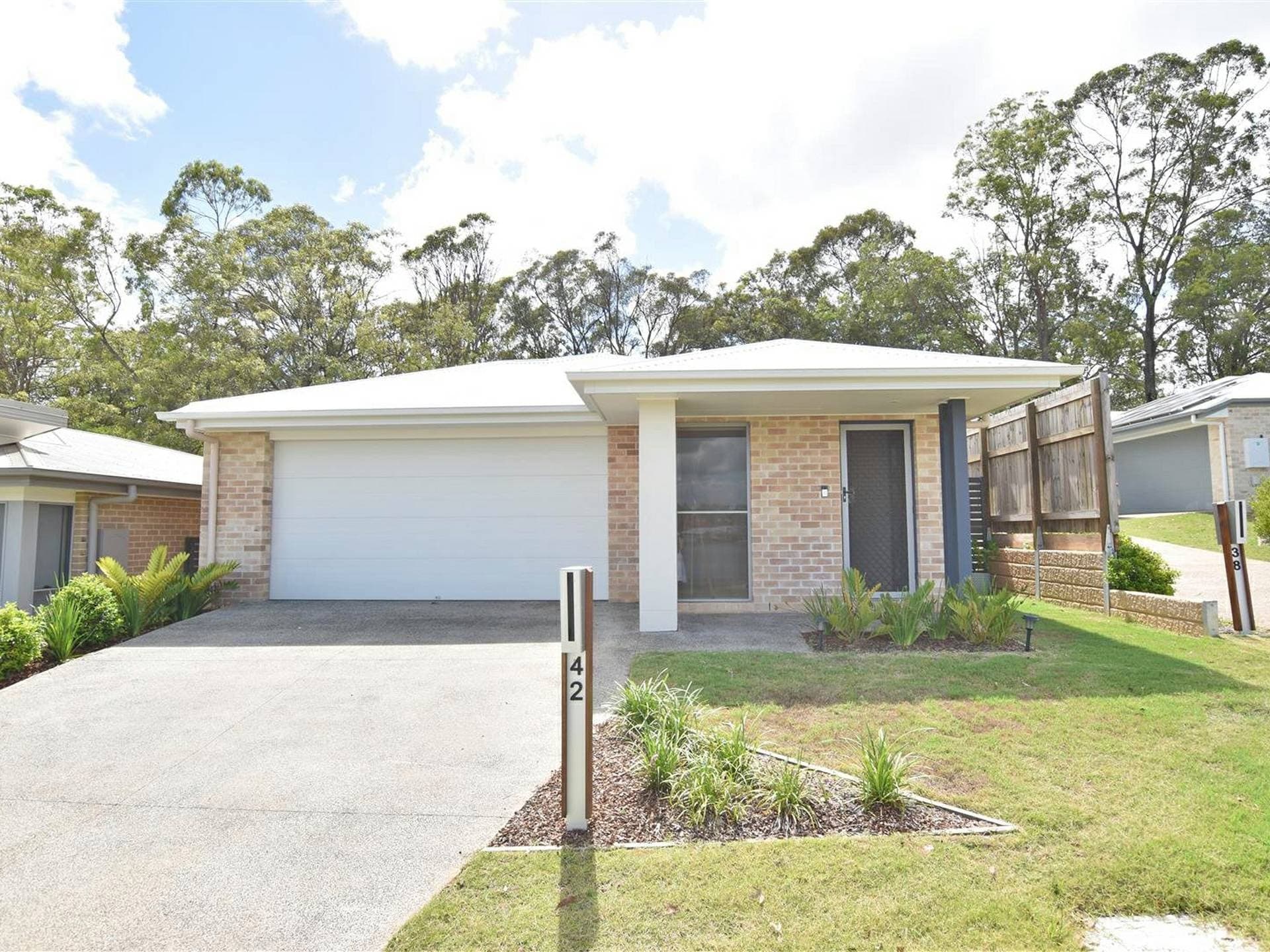 42 Gardenia Circuit Dakabin QLD, Dakabin - Thumbnail 2