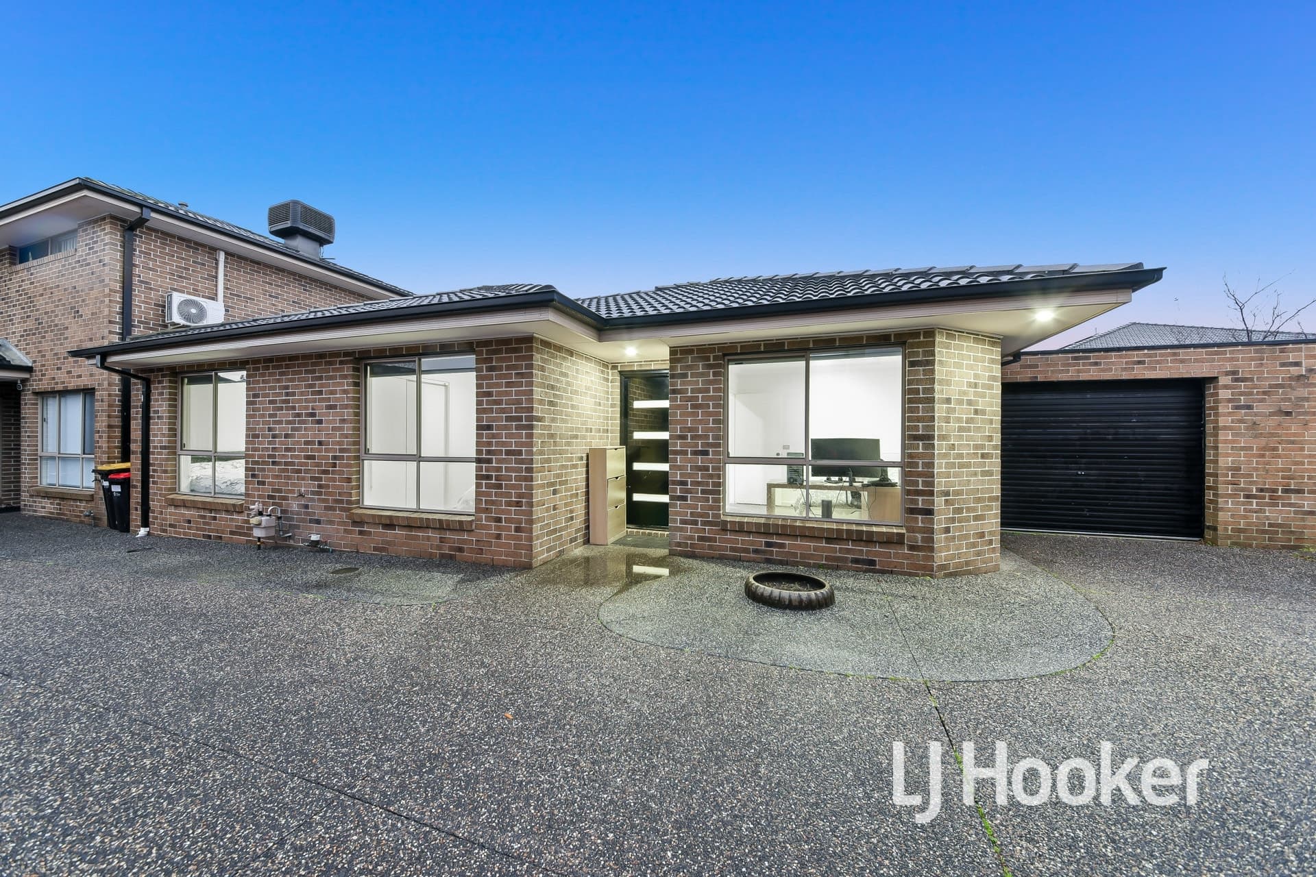 3/2 Canberra Avenue Dandenong VIC, Dandenong - Thumbnail 2