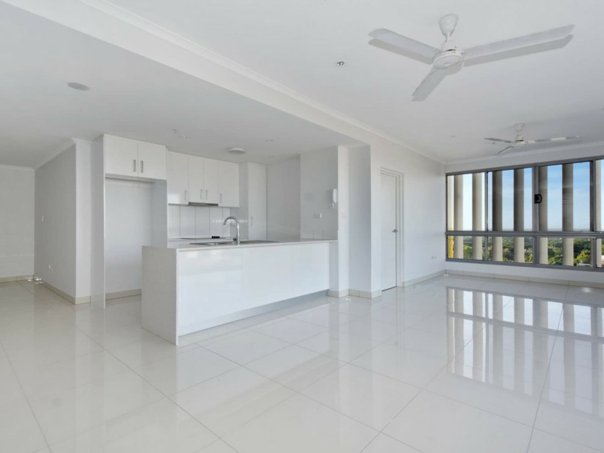 705/6 Finniss Street Darwin City NT, Darwin City - Thumbnail 2