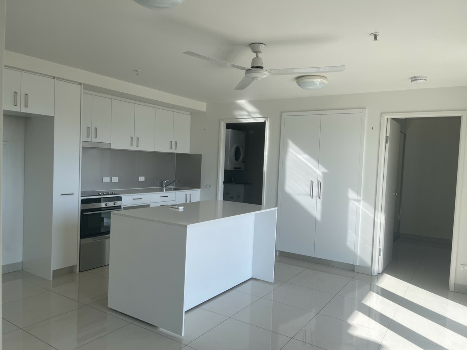 402/31 Woods Street Darwin City NT, Darwin City - Thumbnail 2