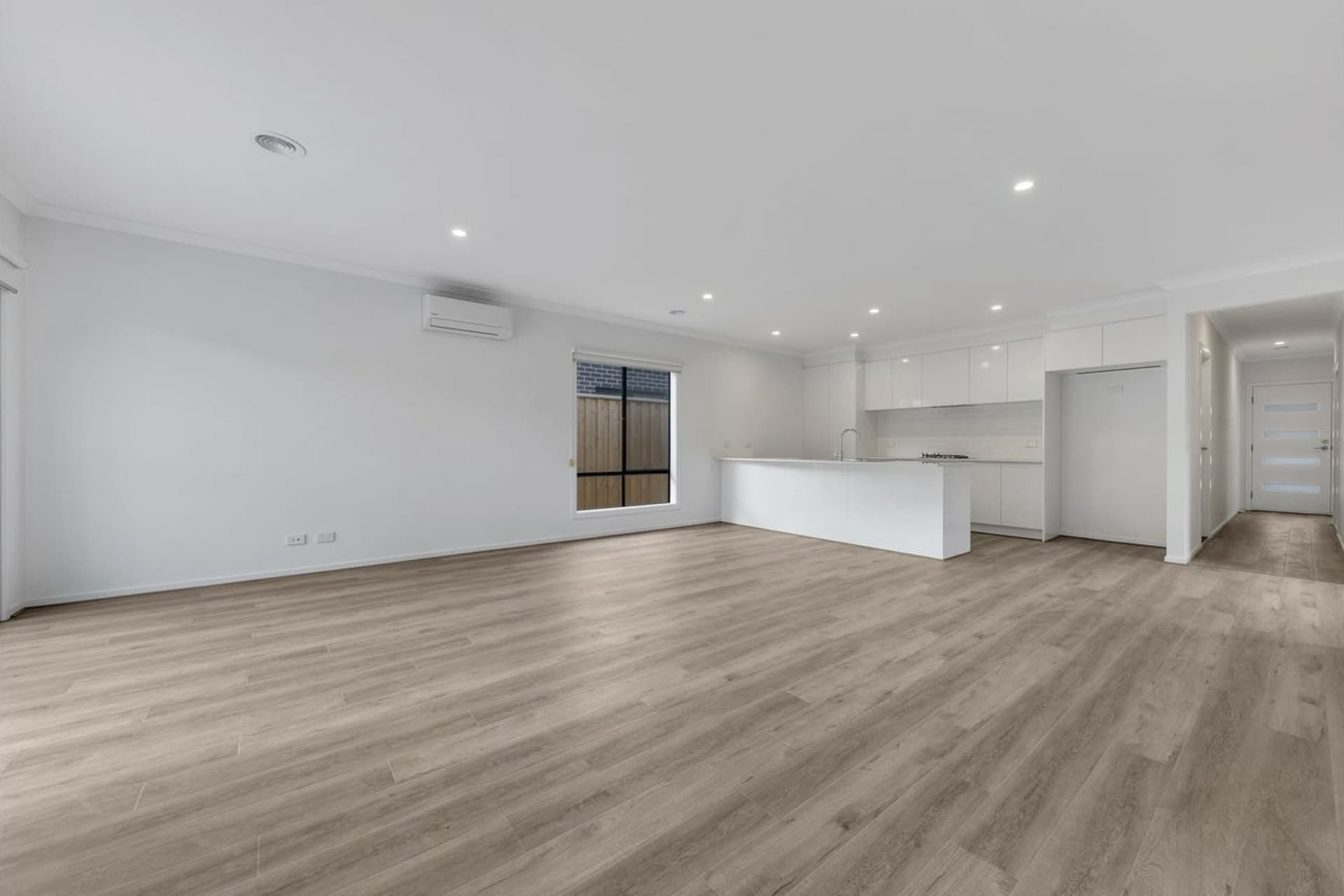 16 Brockwood Street Deanside VIC, Deanside - Thumbnail 5