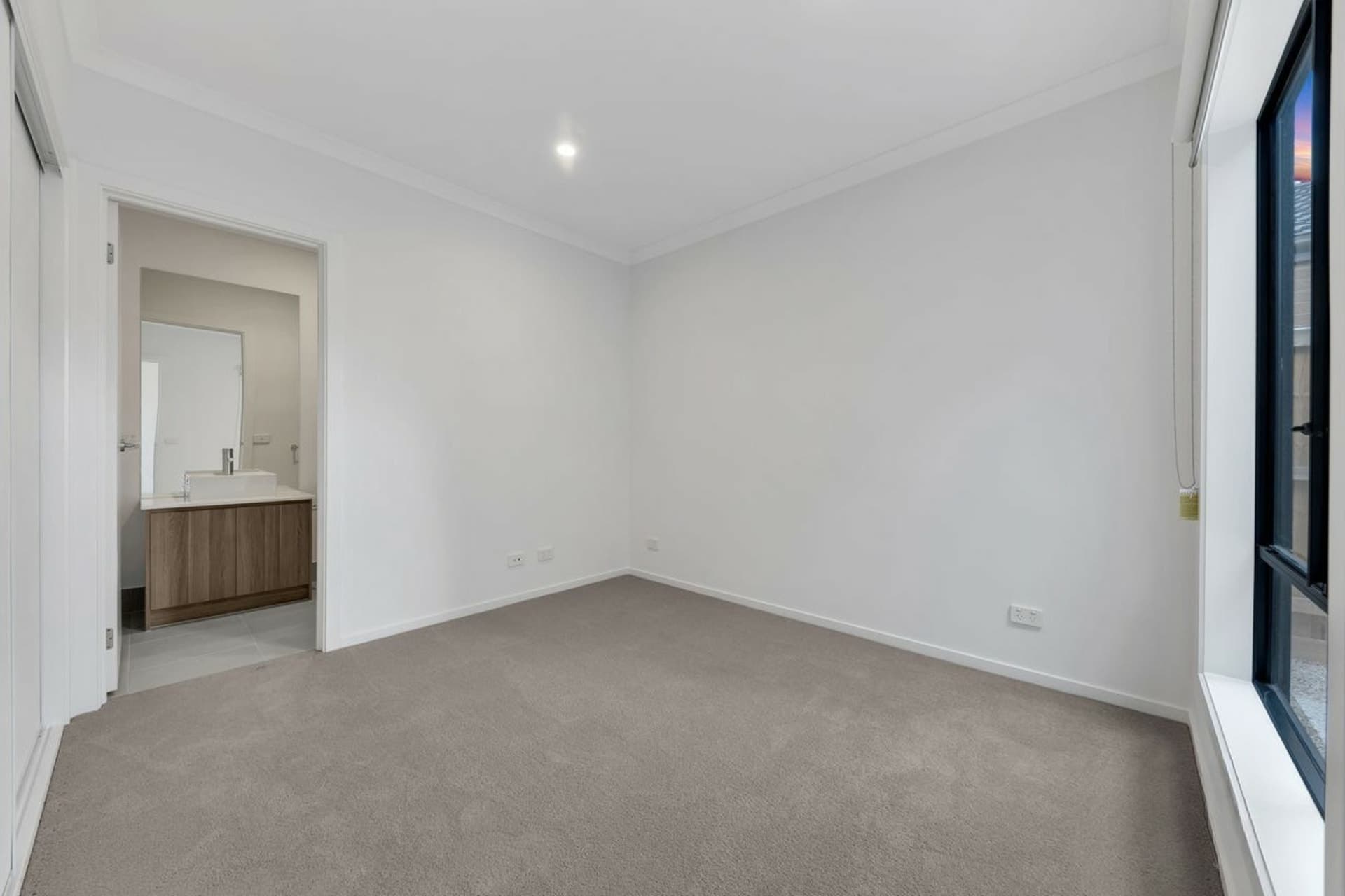 16 Brockwood Street Deanside VIC, Deanside - Thumbnail 8