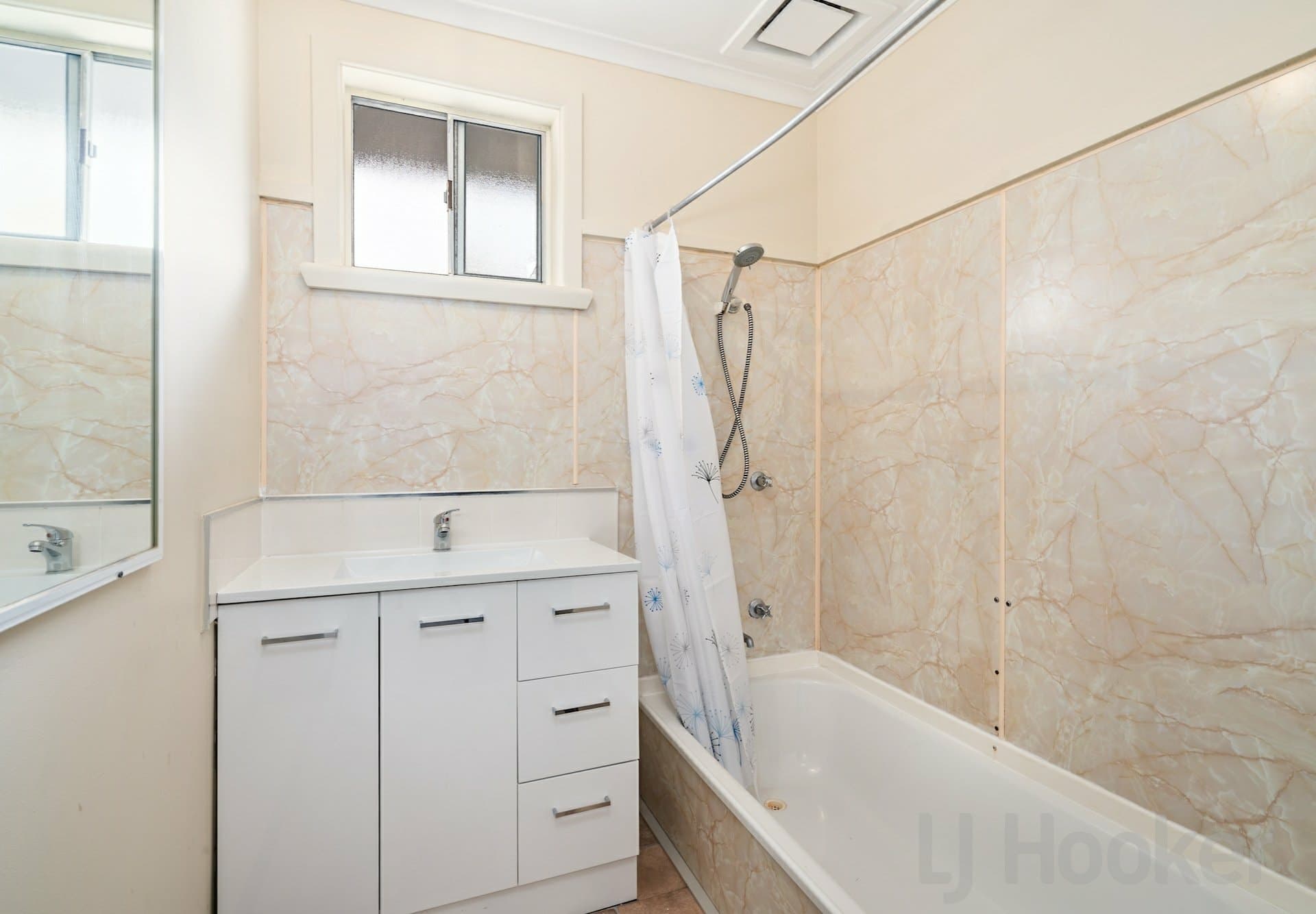 2 Harvil Way Devonport TAS, Devonport - Image 1