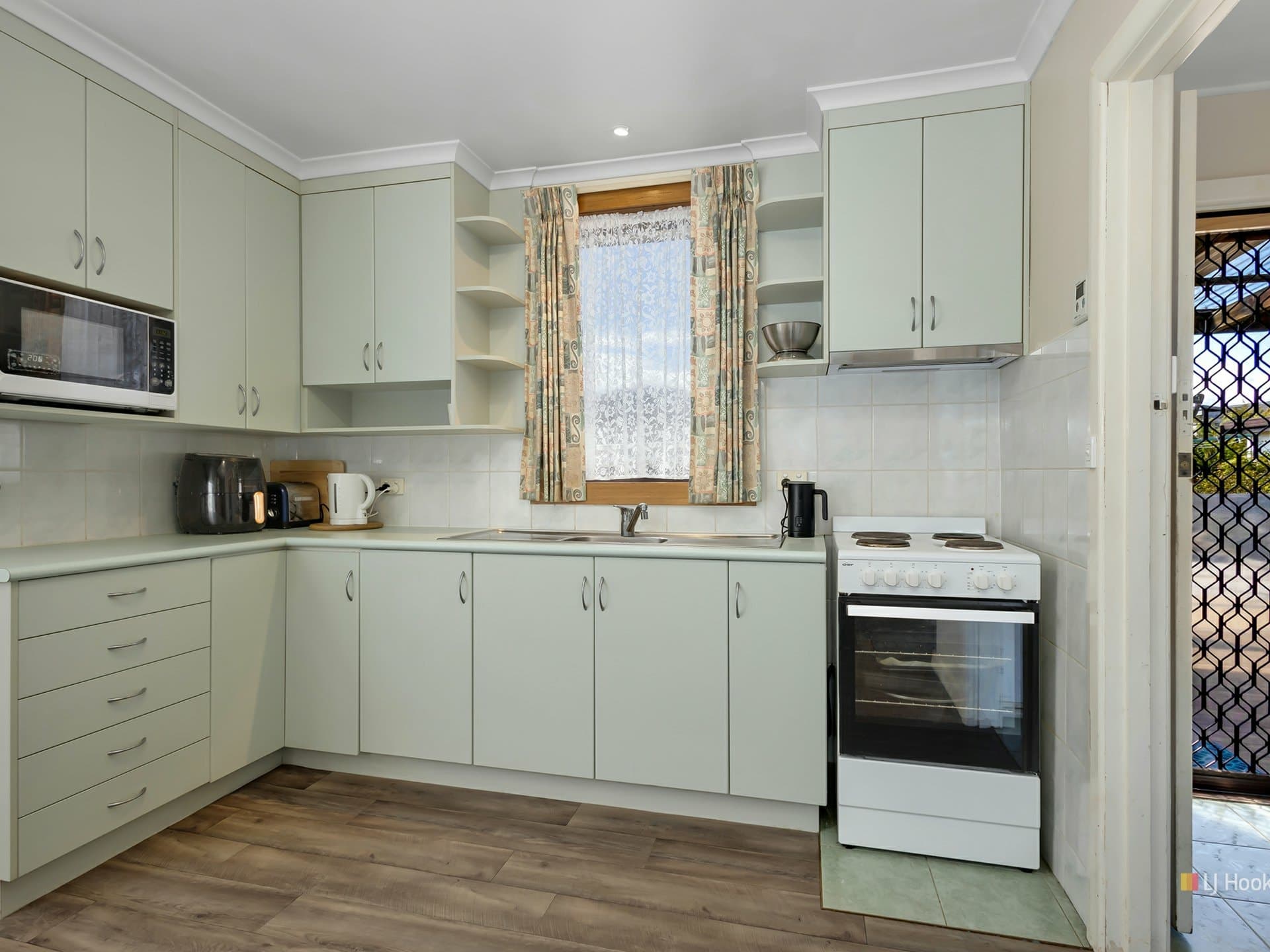 82 Nixon Street Devonport TAS, Devonport - Thumbnail 2