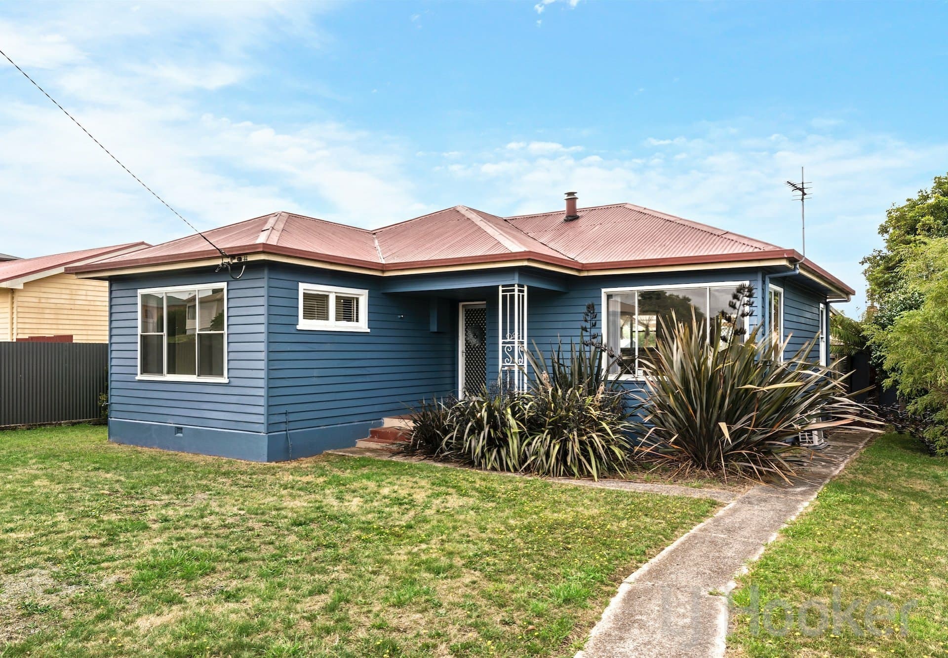 98 Madden Street Devonport TAS, Devonport - Thumbnail 2