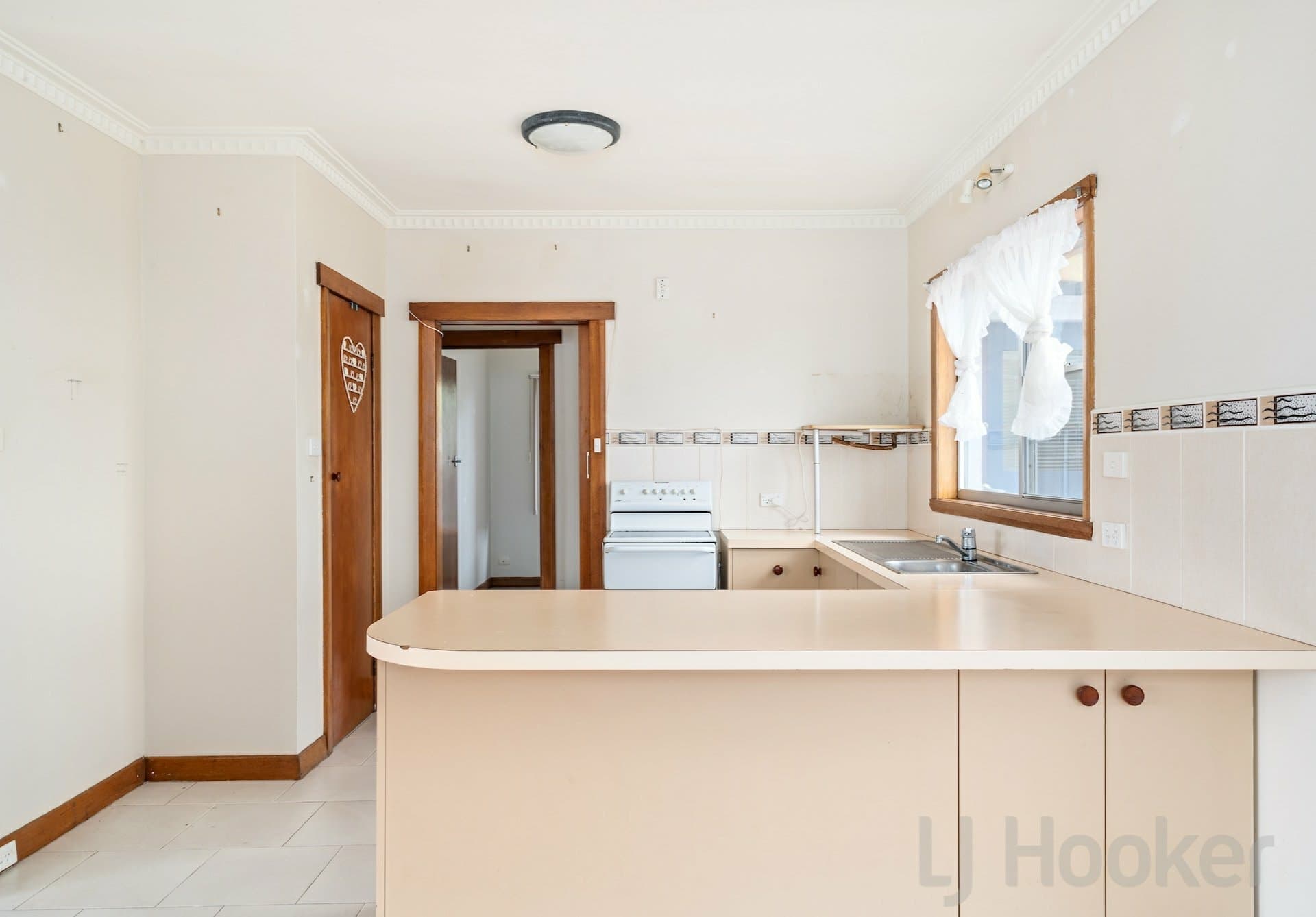 98 Madden Street Devonport TAS, Devonport - Thumbnail 3