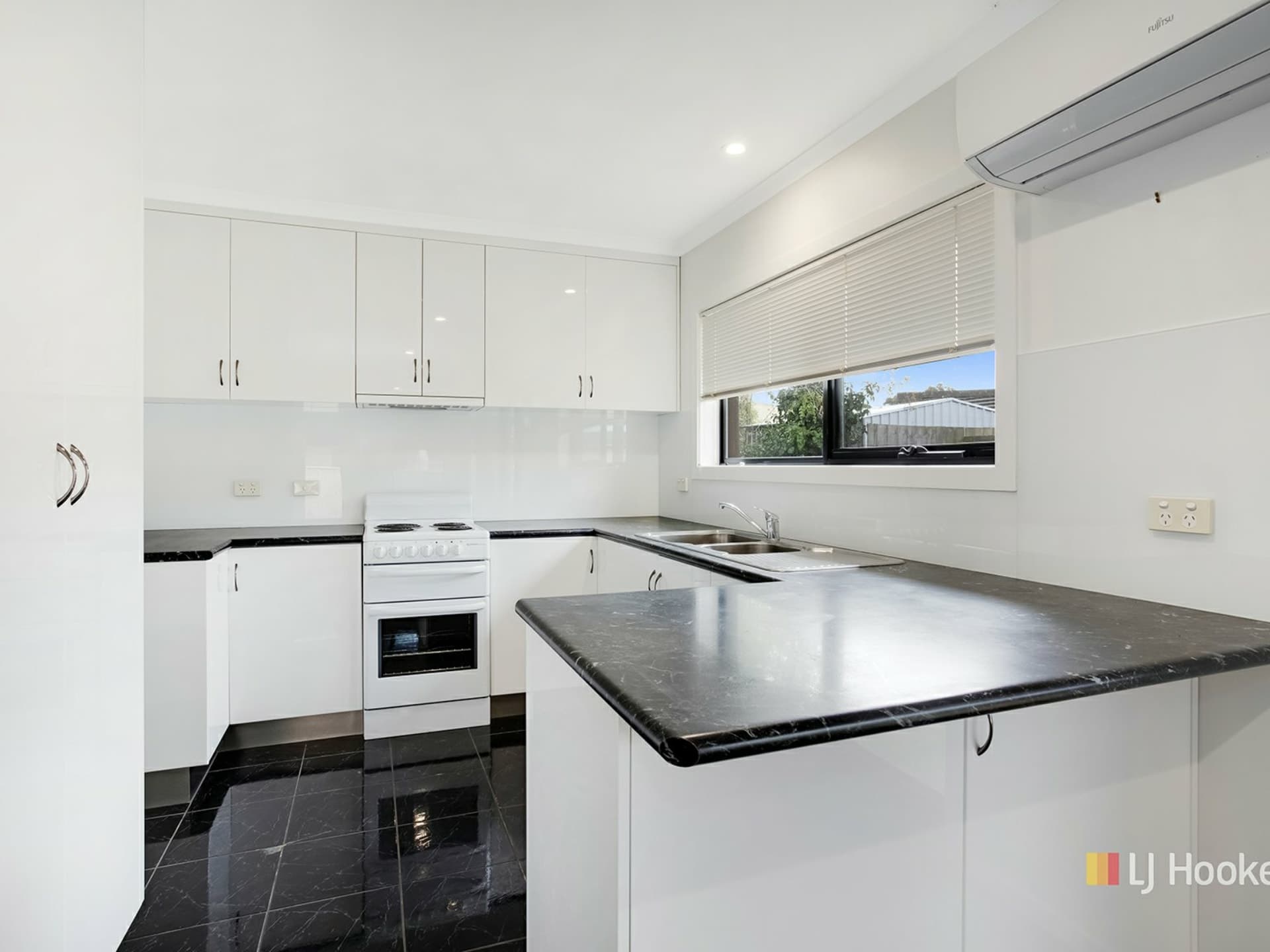 2/90 Lovett Street Devonport TAS, Devonport - Thumbnail 3