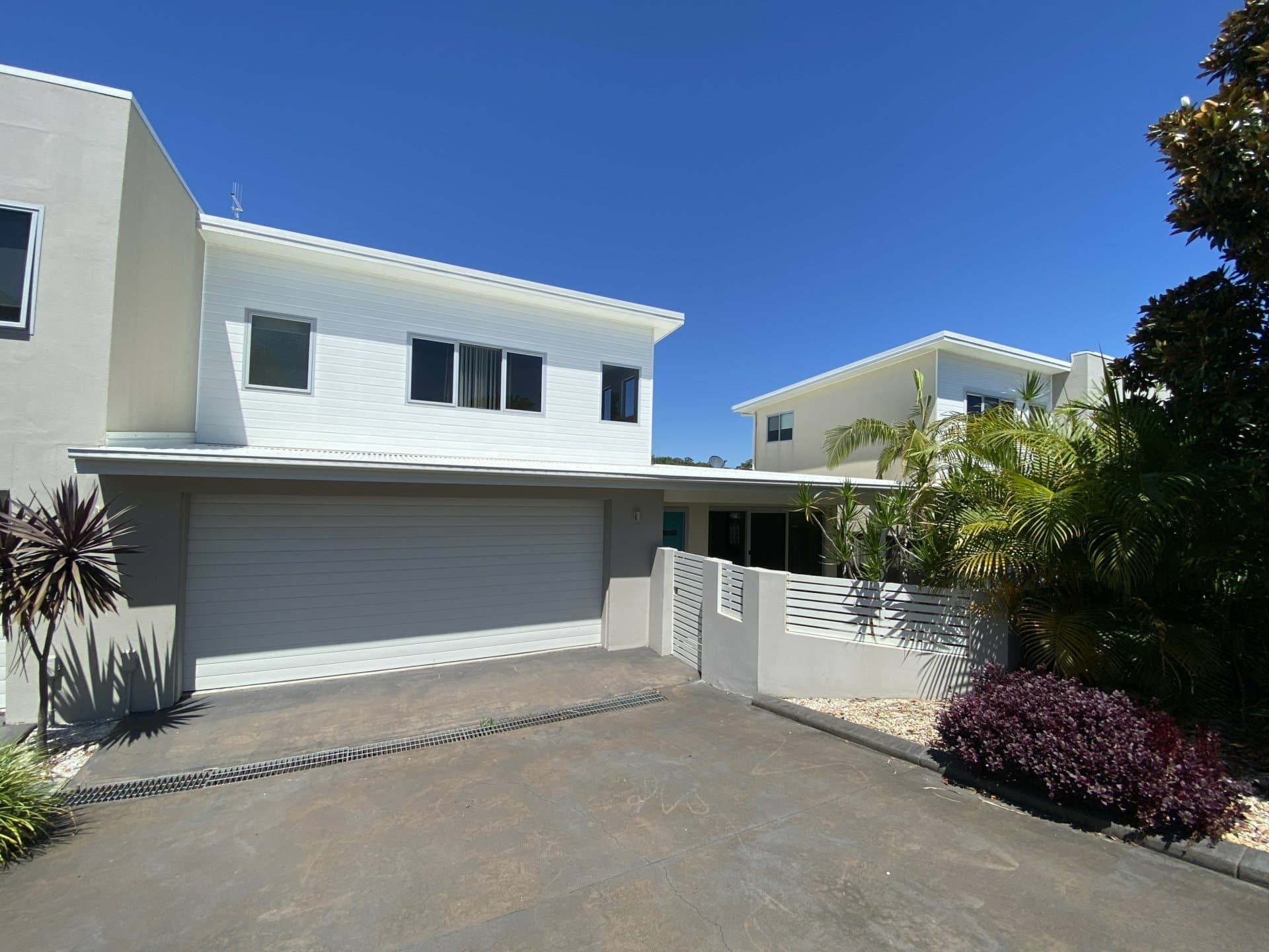 9/33, Diamond Beach - Image 1