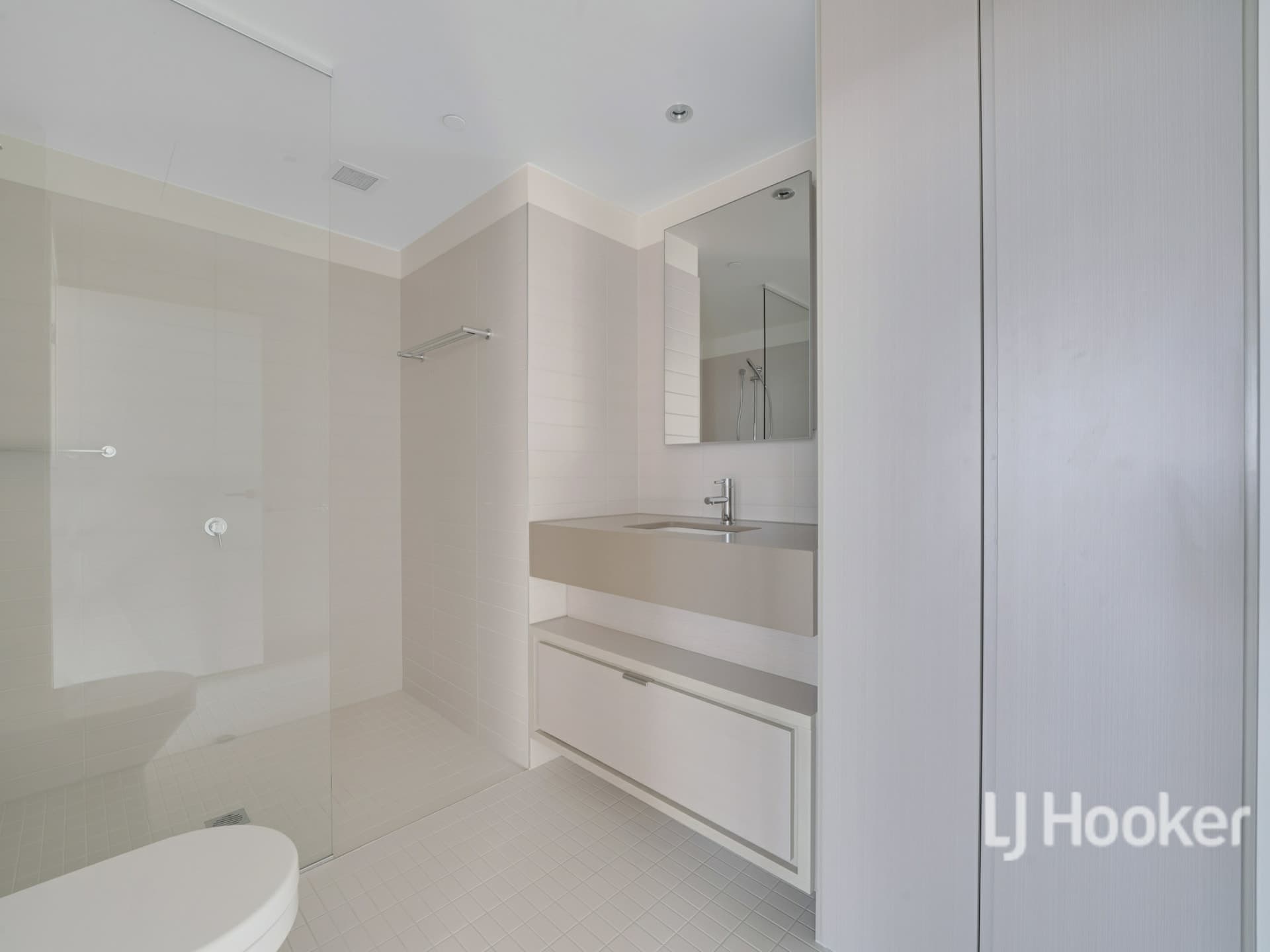 2404/9 Waterside Place Docklands VIC, Docklands - Thumbnail 8