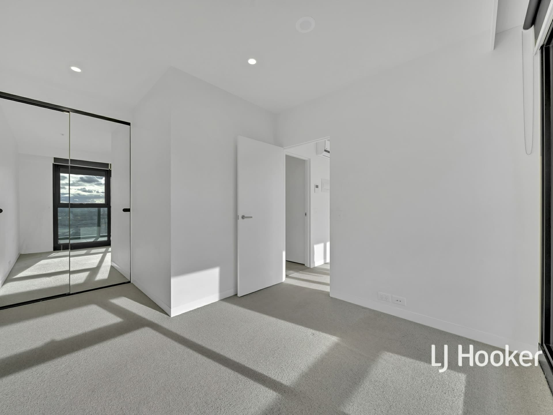 2405/8 Pearl River Road Docklands VIC, Docklands - Thumbnail 6