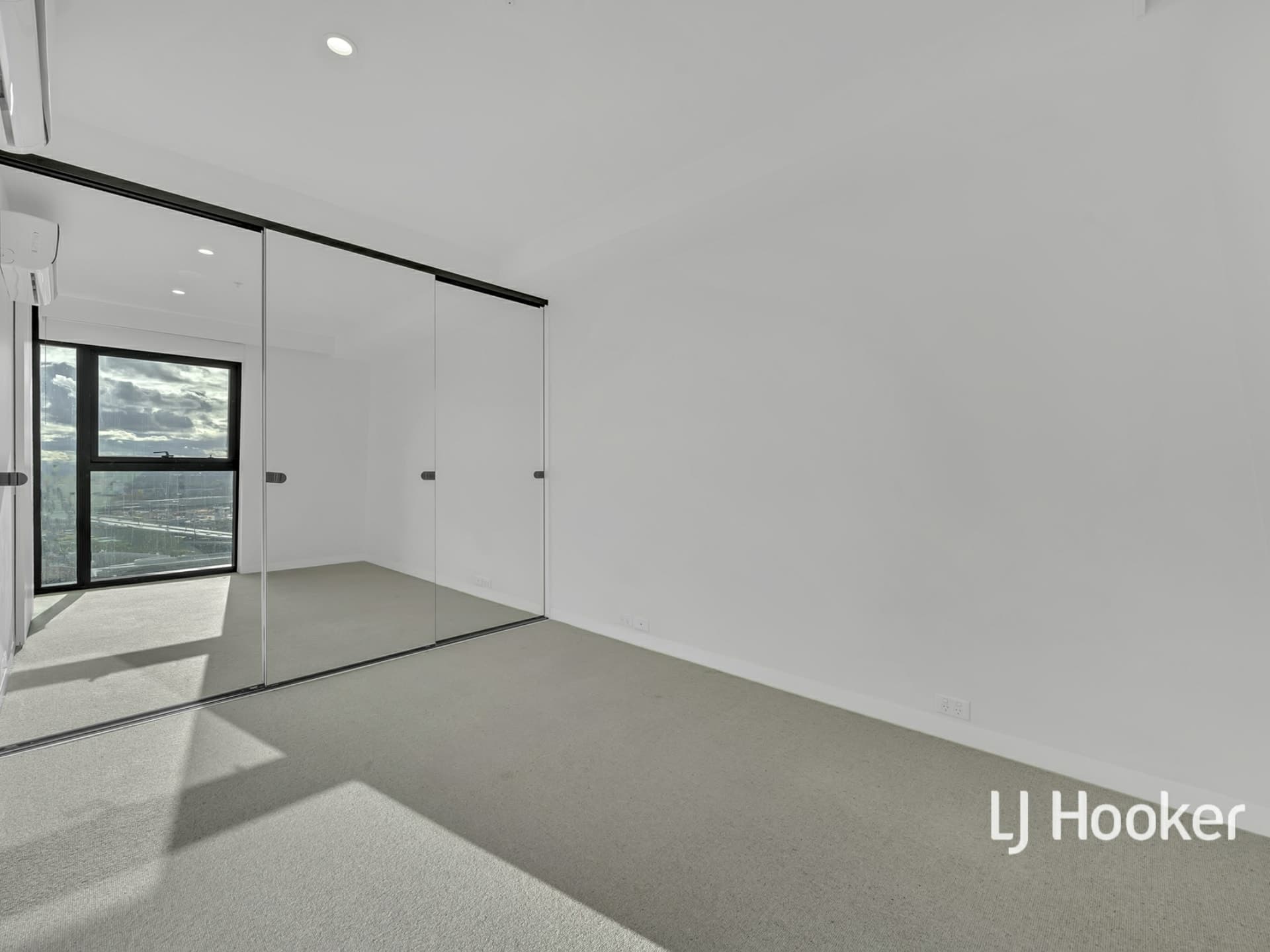 2405/8 Pearl River Road Docklands VIC, Docklands - Thumbnail 7