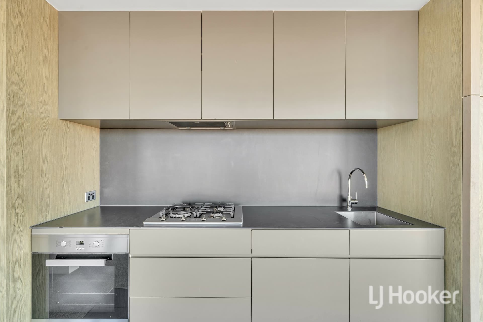 3703/8 Pearl River Road Docklands VIC, Docklands - Image 1