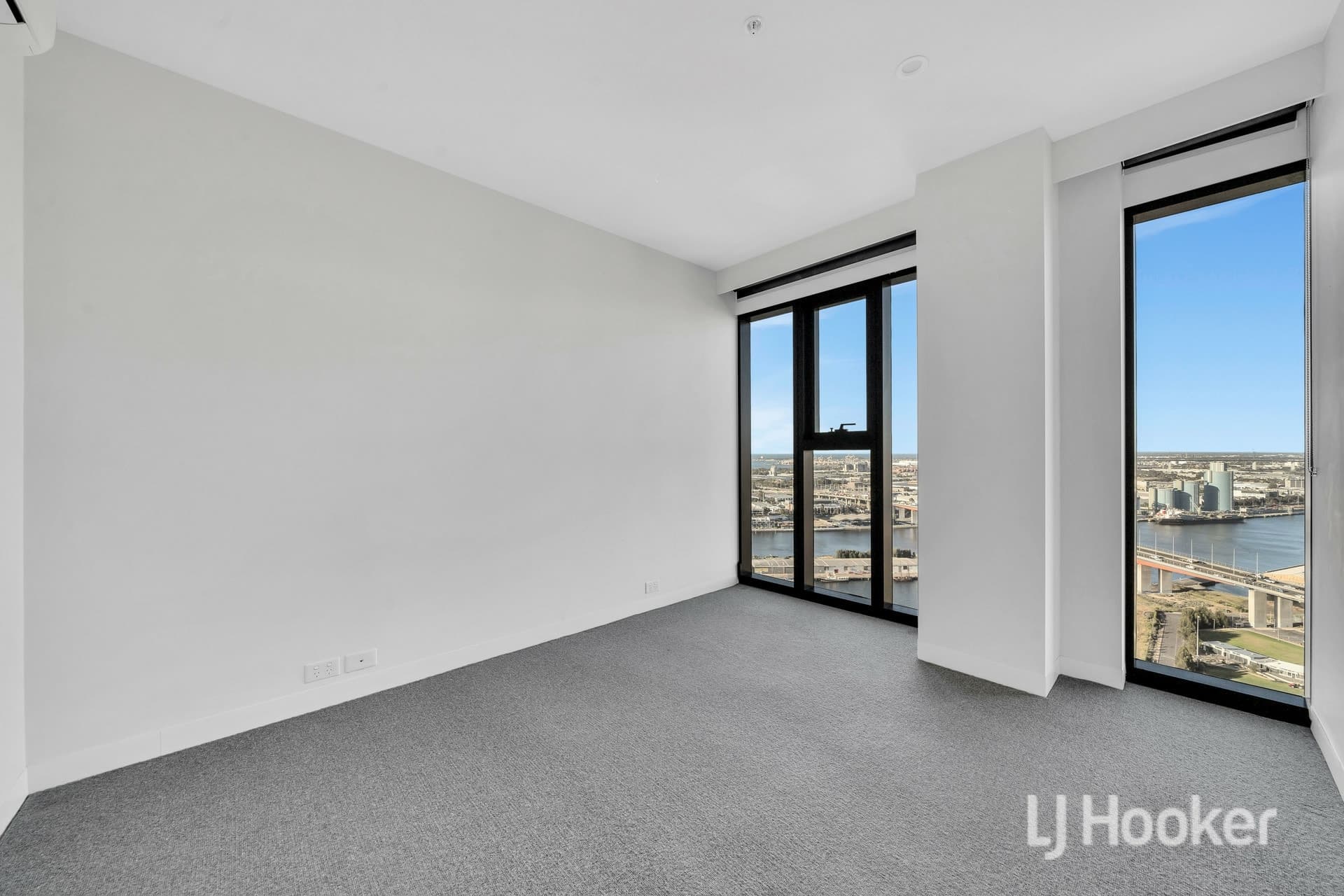 3703/8 Pearl River Road Docklands VIC, Docklands - Thumbnail 3