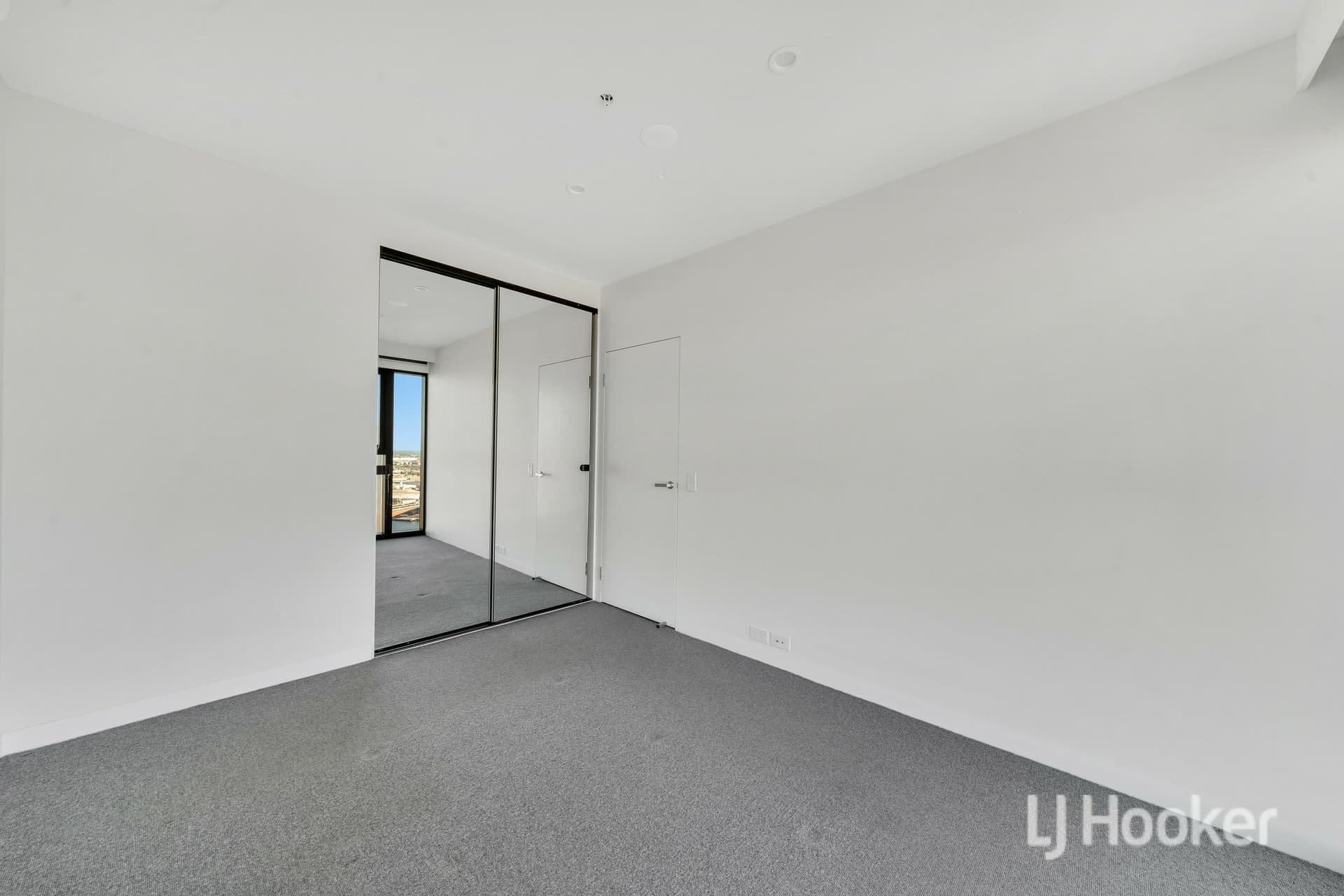 3703/8 Pearl River Road Docklands VIC, Docklands - Thumbnail 4