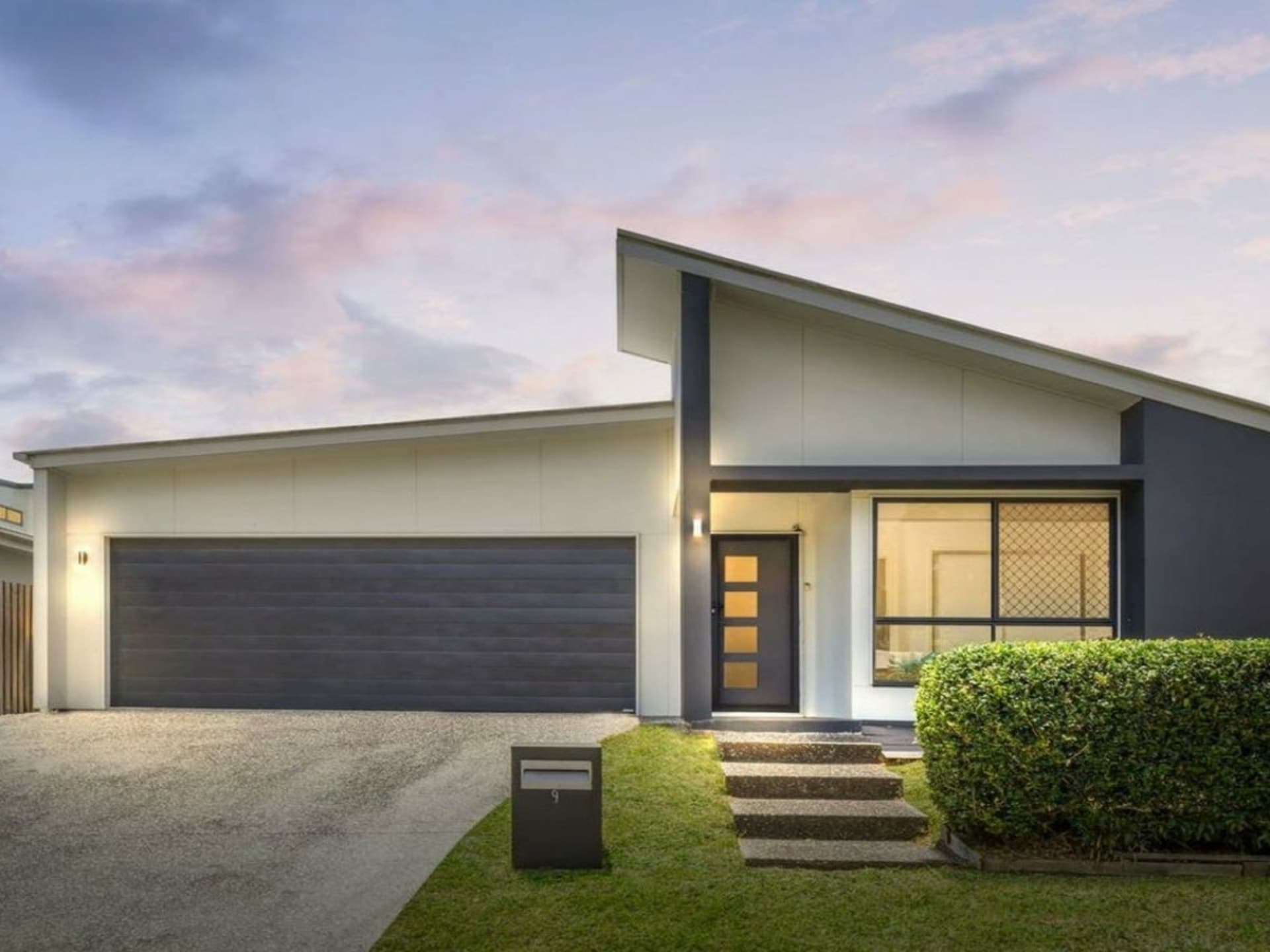 9 Redhead street Doolandella QLD, Doolandella - Image 1