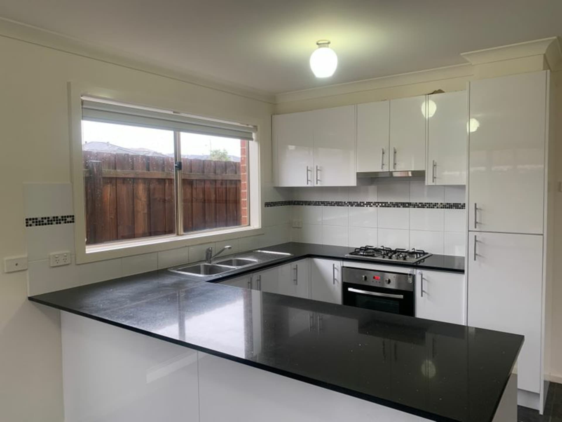 13 Shakespeare Court Drouin VIC, Drouin - Thumbnail 2