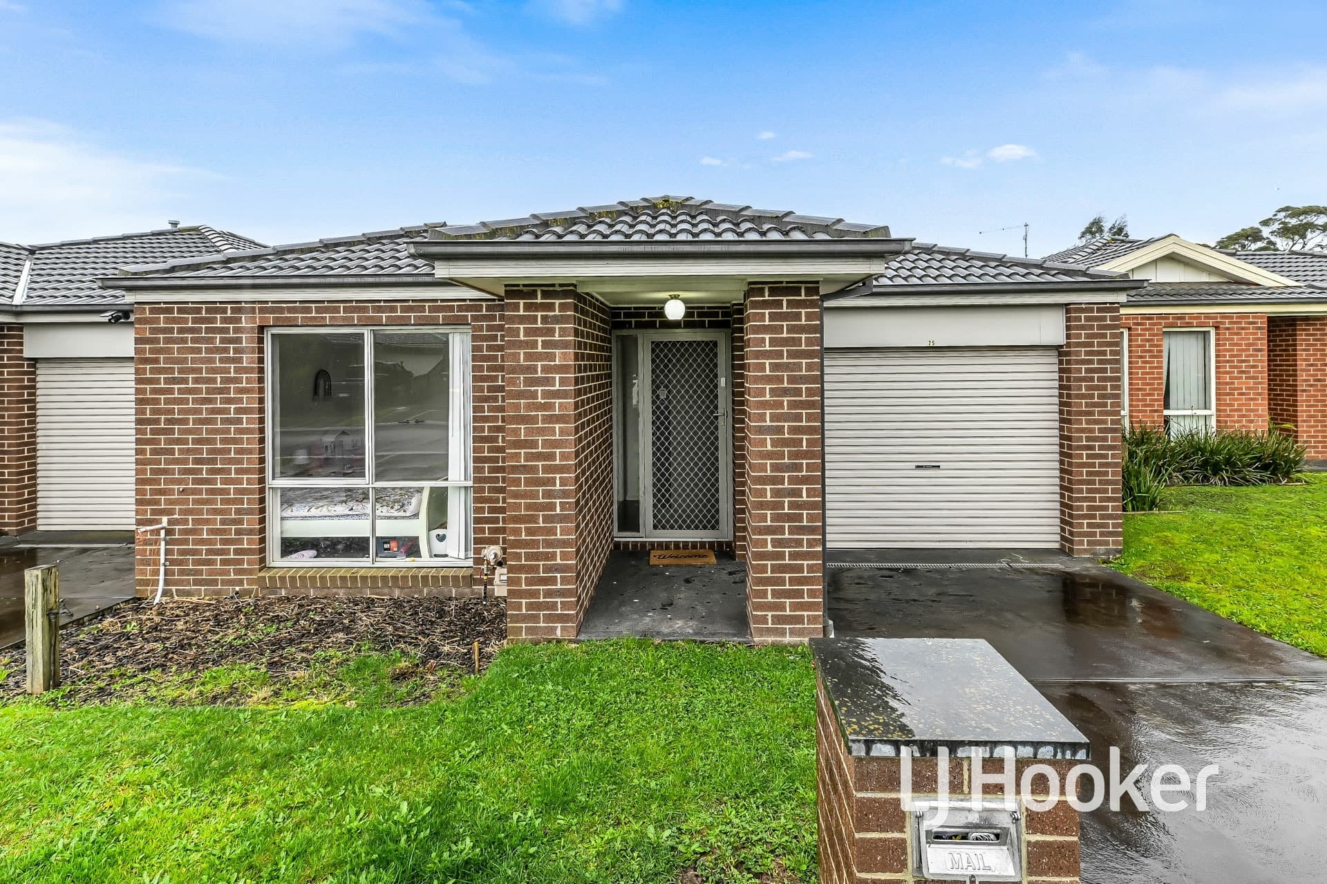 25 Shakespeare Court Drouin VIC, Drouin - Image 1